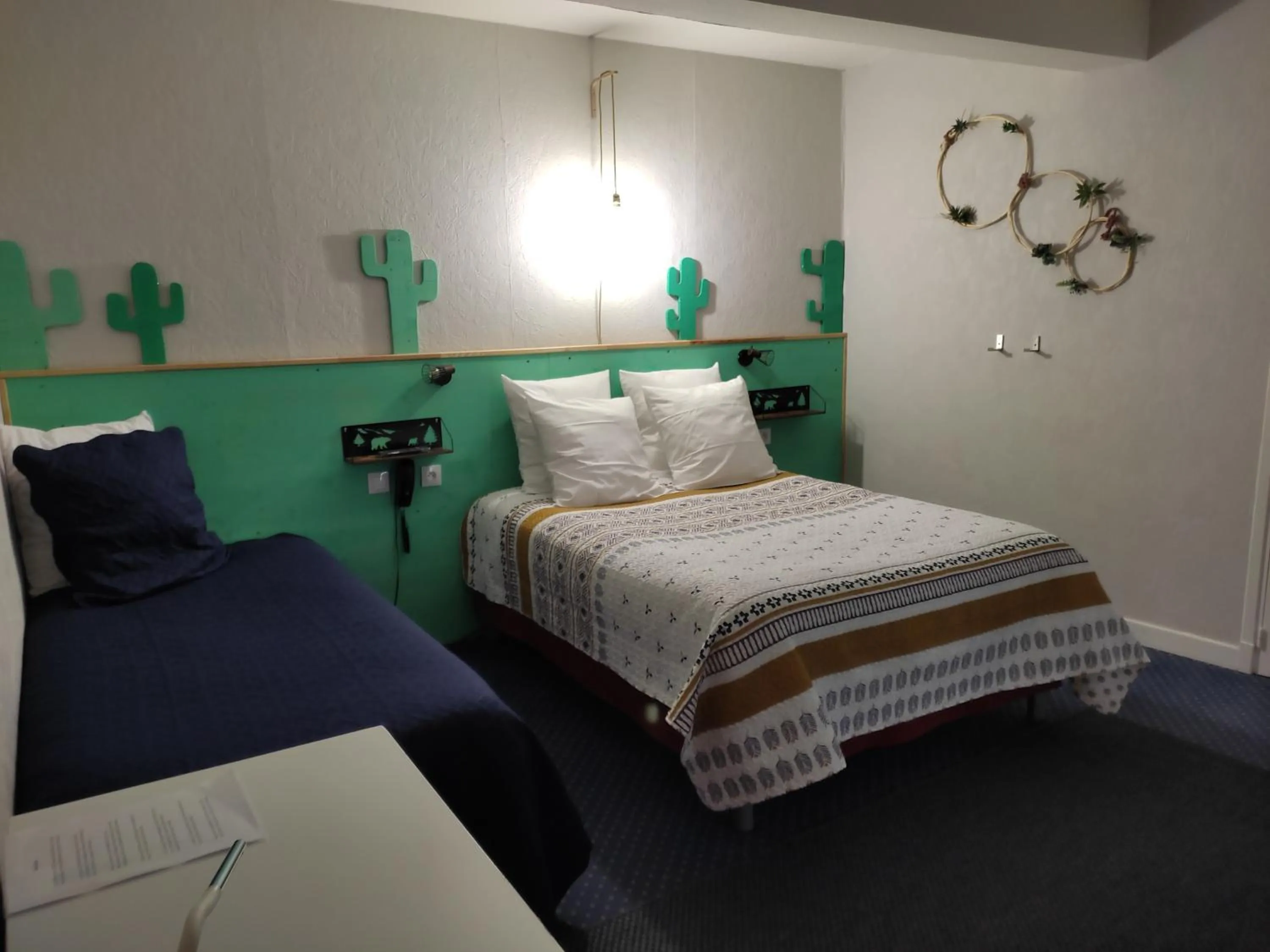 Bed in Hôtel Confort 09 ou HC-09