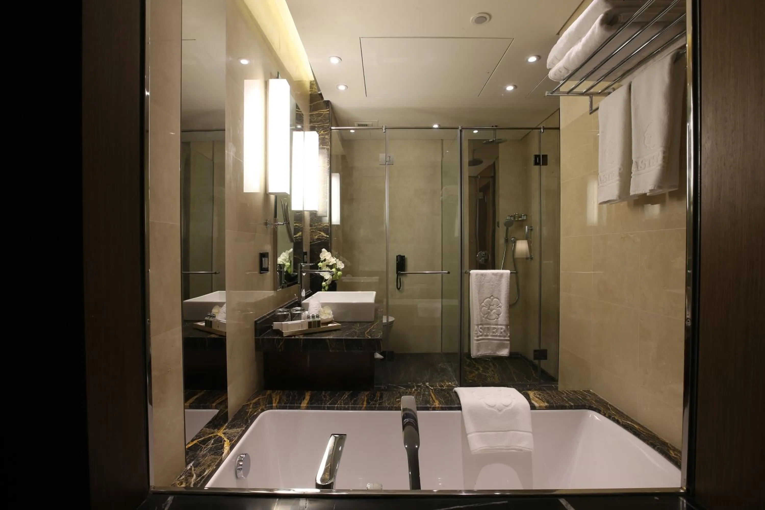 Bathroom in Lancaster Plaza Beirut