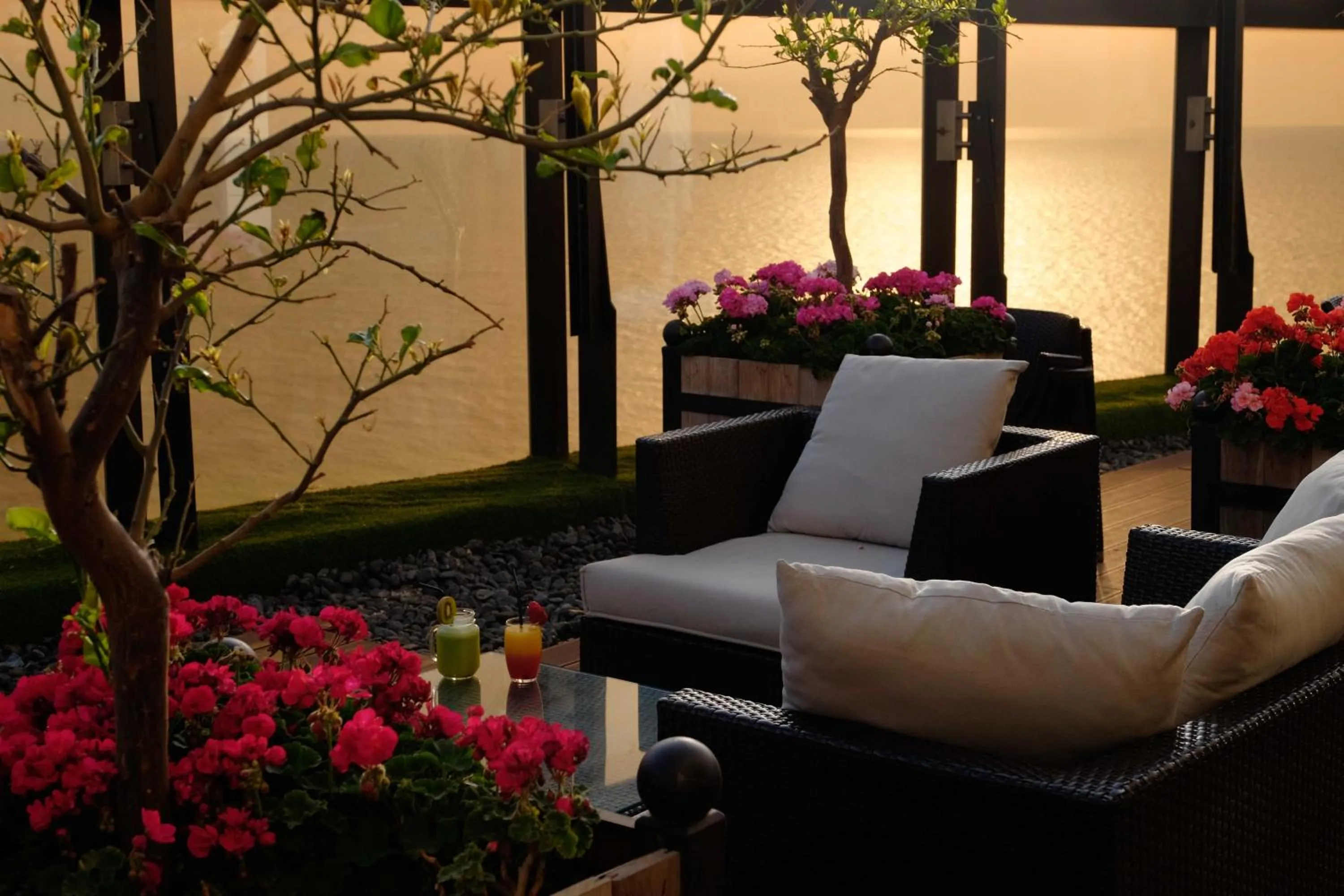 Restaurant/places to eat in Lancaster Plaza Beirut