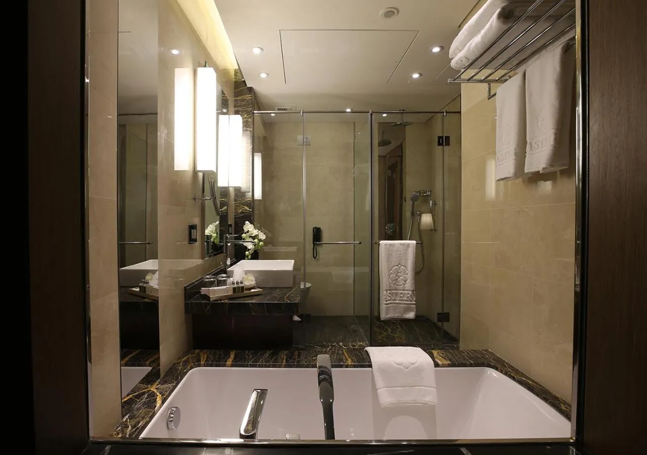 Bathroom in Lancaster Plaza Beirut