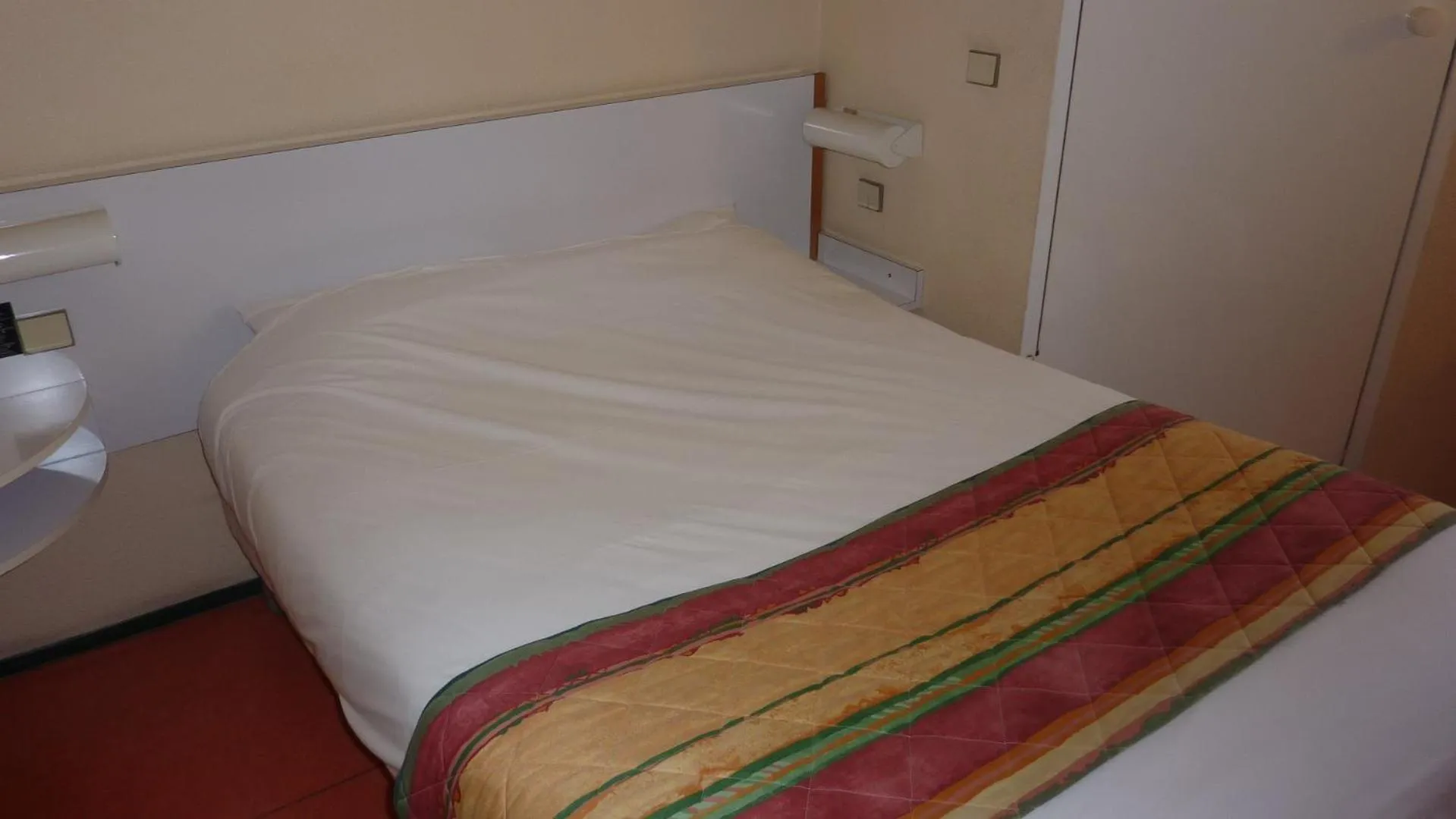 Bed in Hôtel Eco Relais - Pau Nord