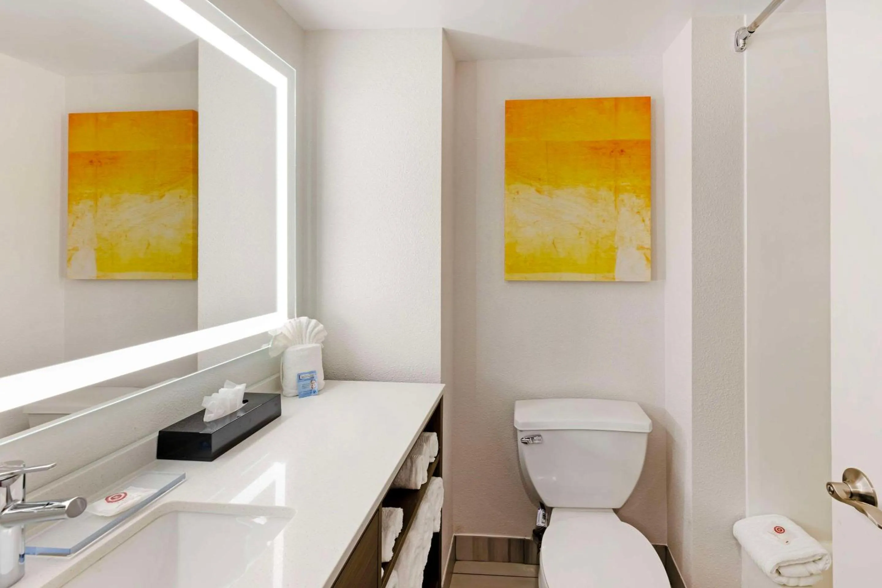 Bedroom in Wingate by Wyndham - Arlington Heights