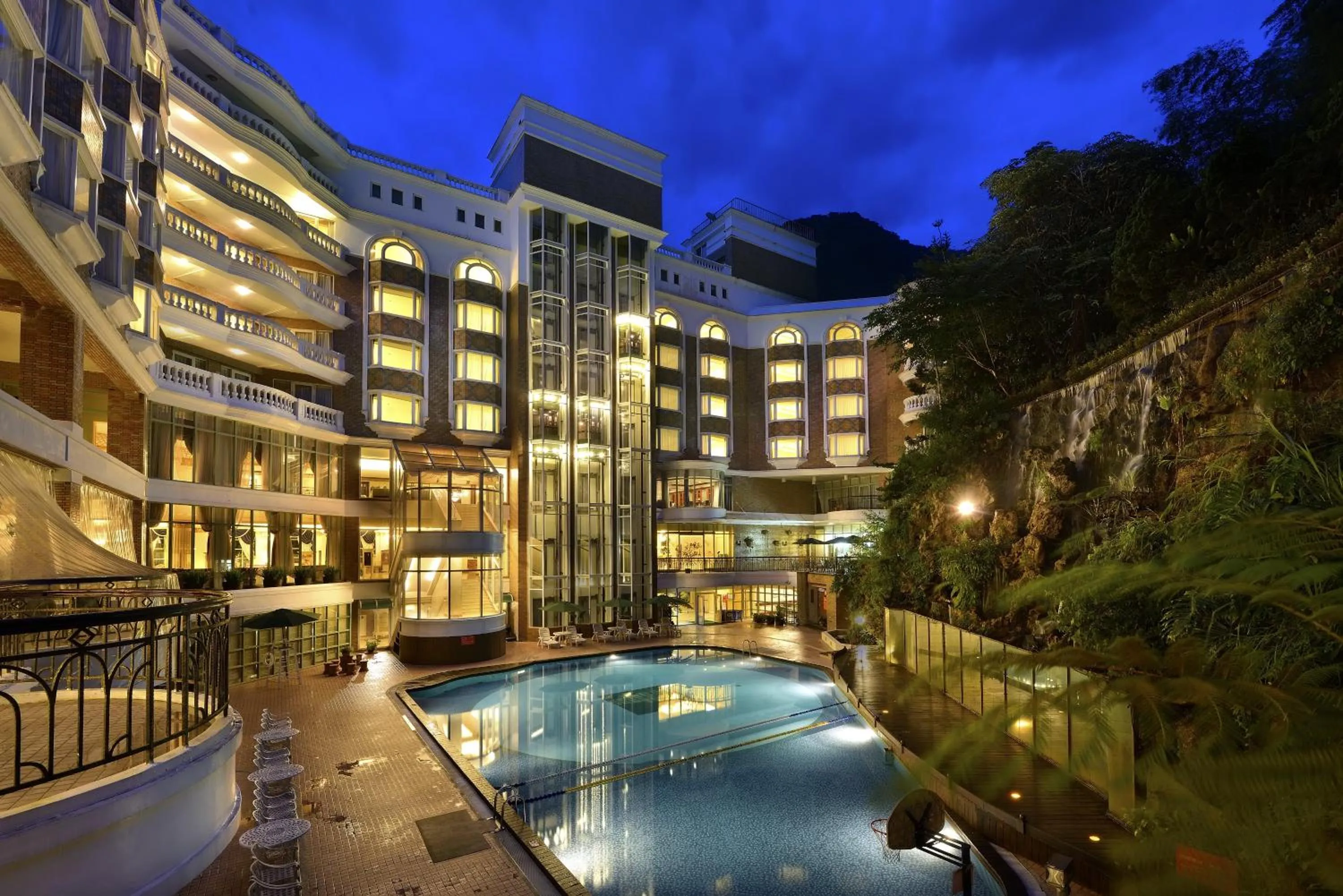 Property building in Le Midi Hotel Chitou