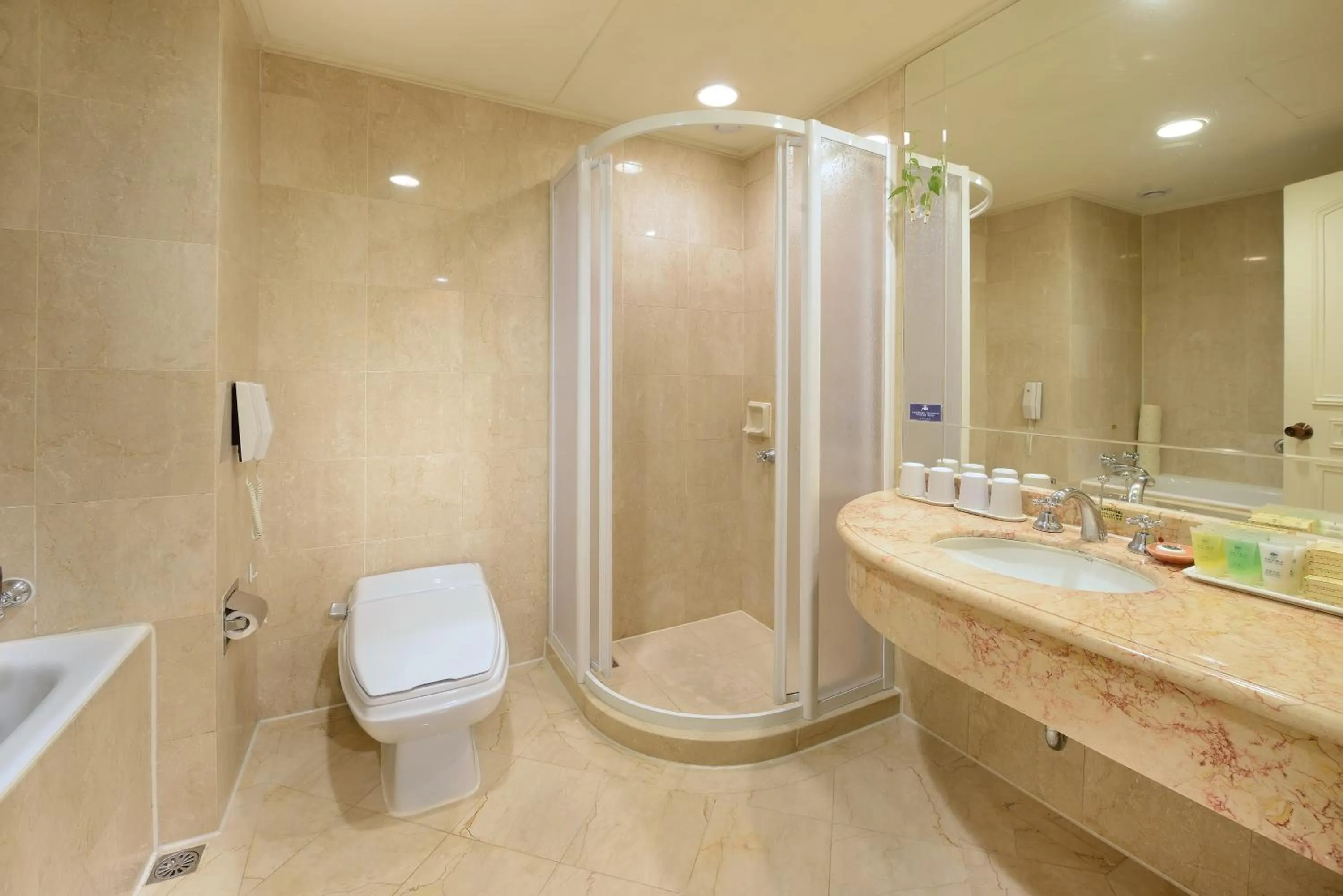 Shower in Le Midi Hotel Chitou