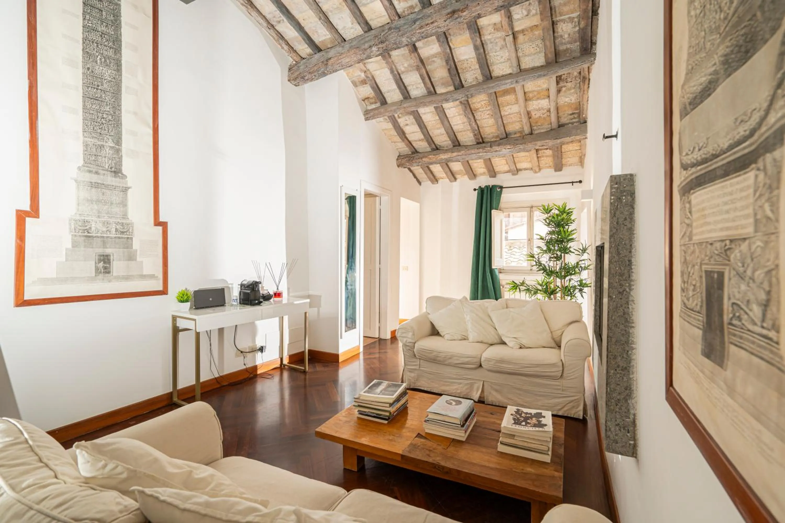Living room in Campo de' Fiori 34