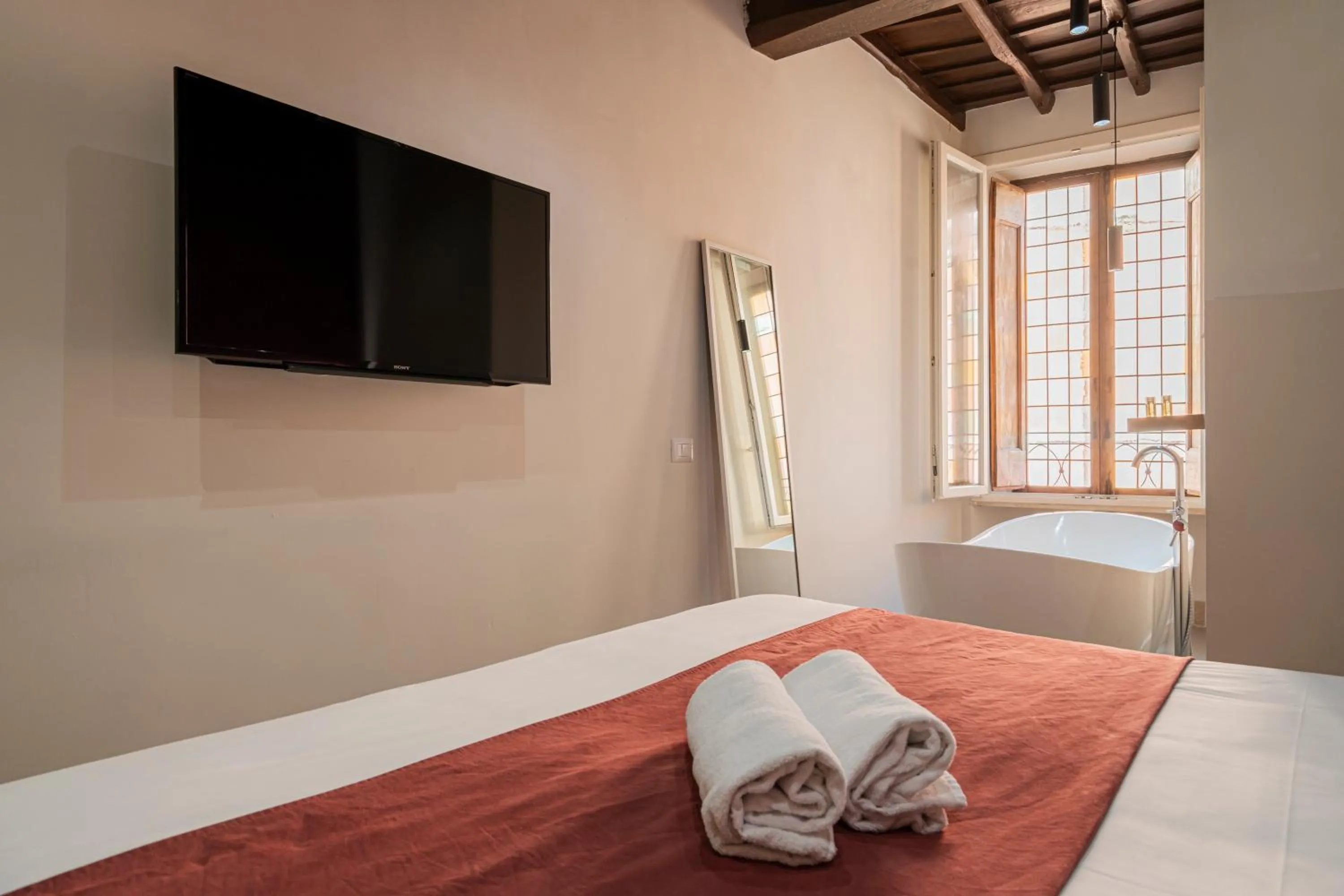 Bedroom, Bed in Campo de' Fiori 34