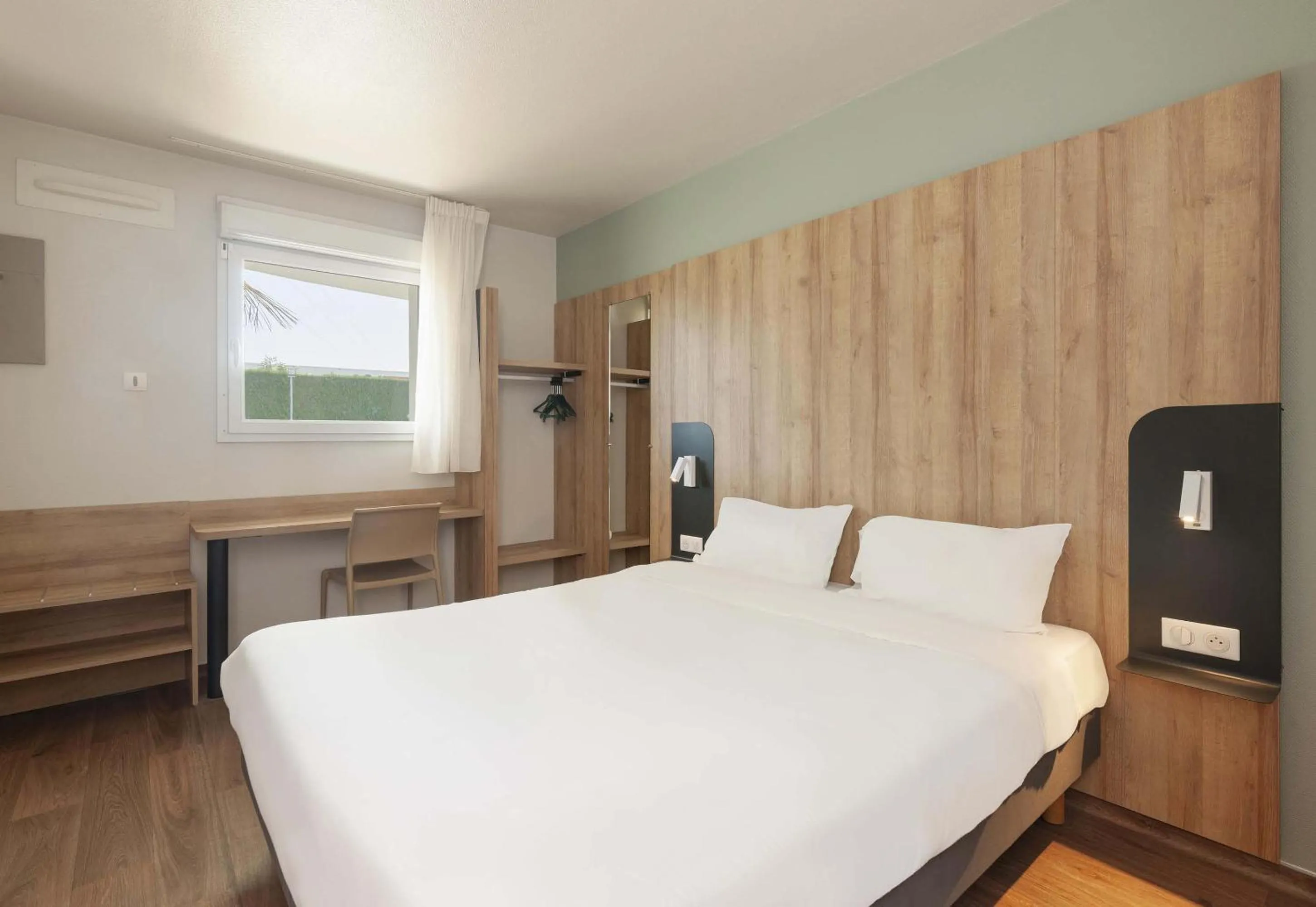 Bedroom, Bed in B&B HOTEL Pau Lescar