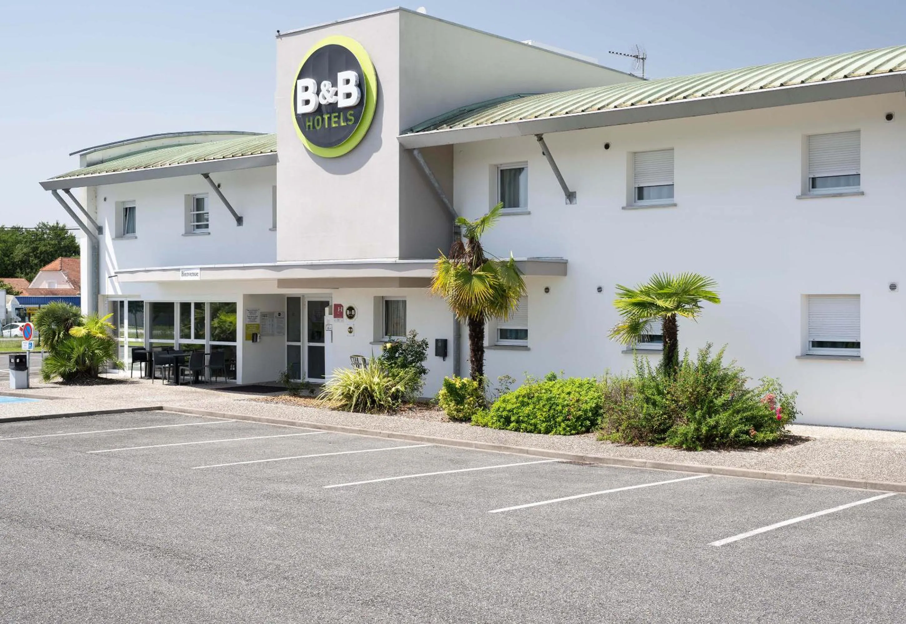 Property building in B&B HOTEL Pau Lescar