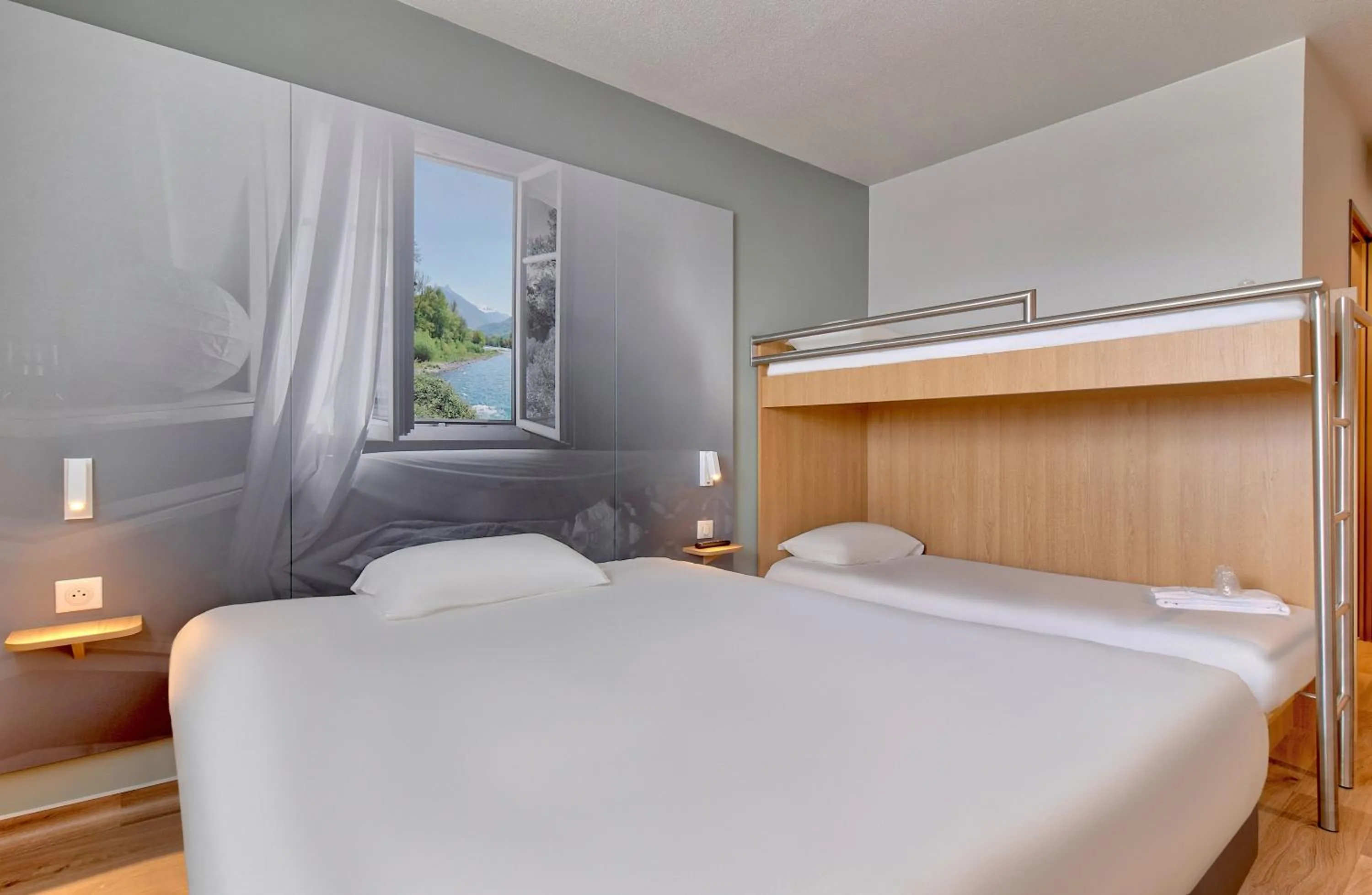 Bedroom, Bed in B&B HOTEL Pau Lescar