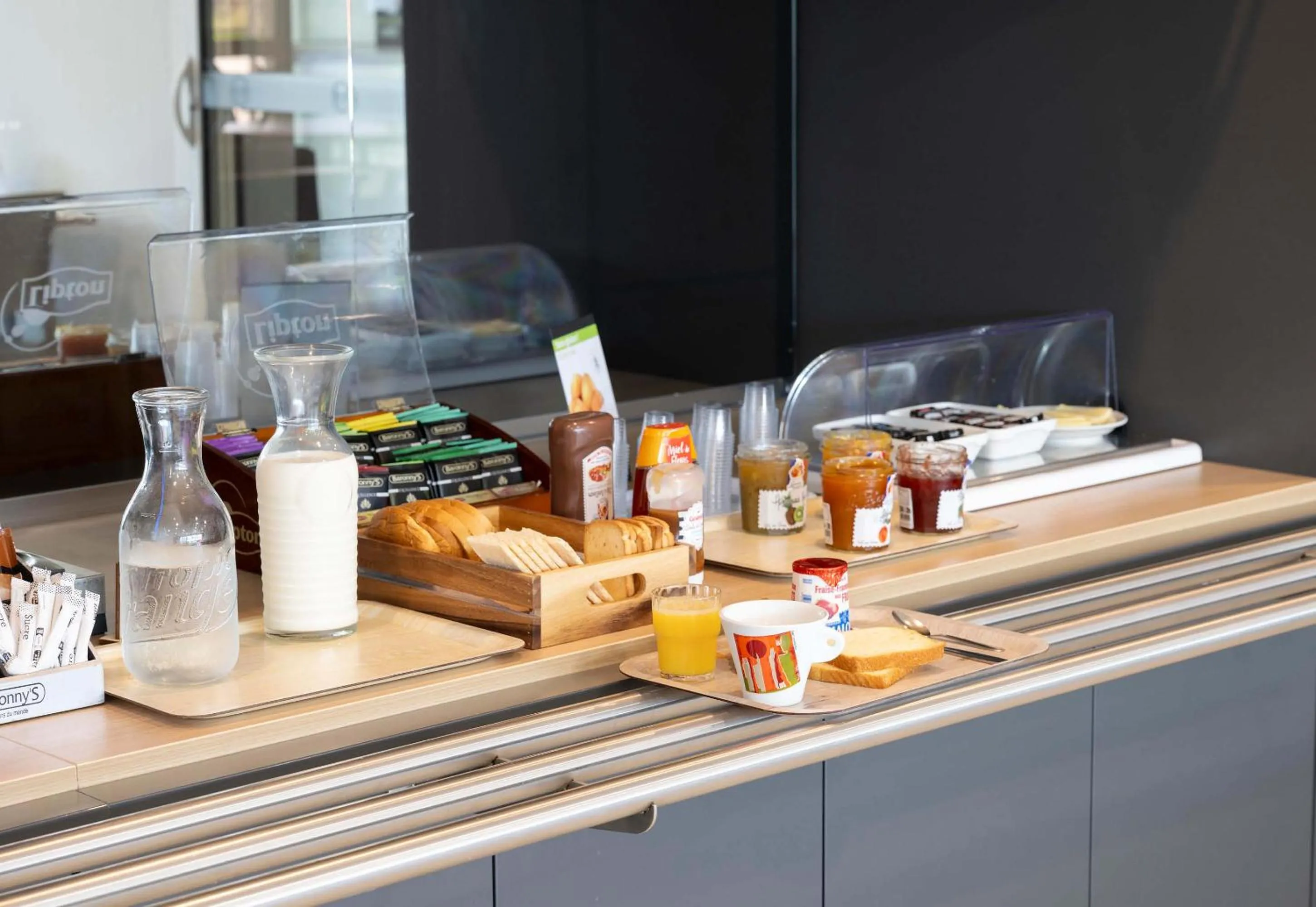 Breakfast in B&B HOTEL Pau Lescar