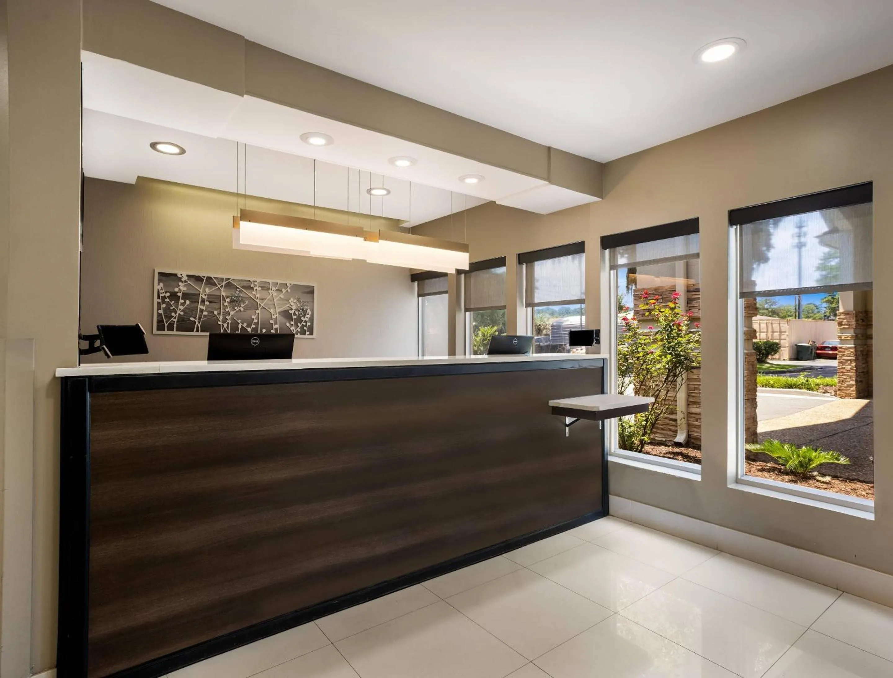 Lobby or reception in Sleep Inn Savannah Midtown