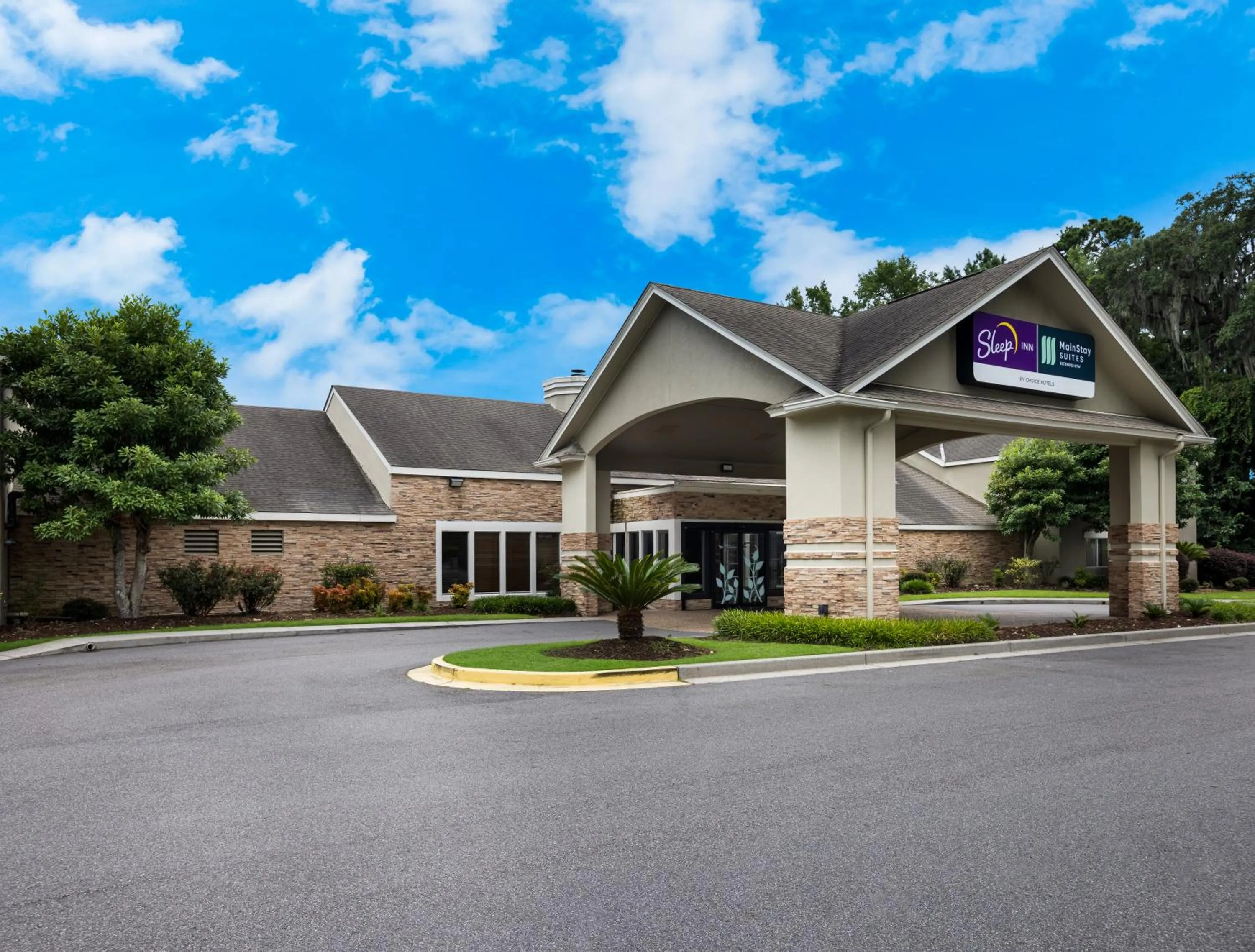 Property building in Sleep Inn Savannah Midtown