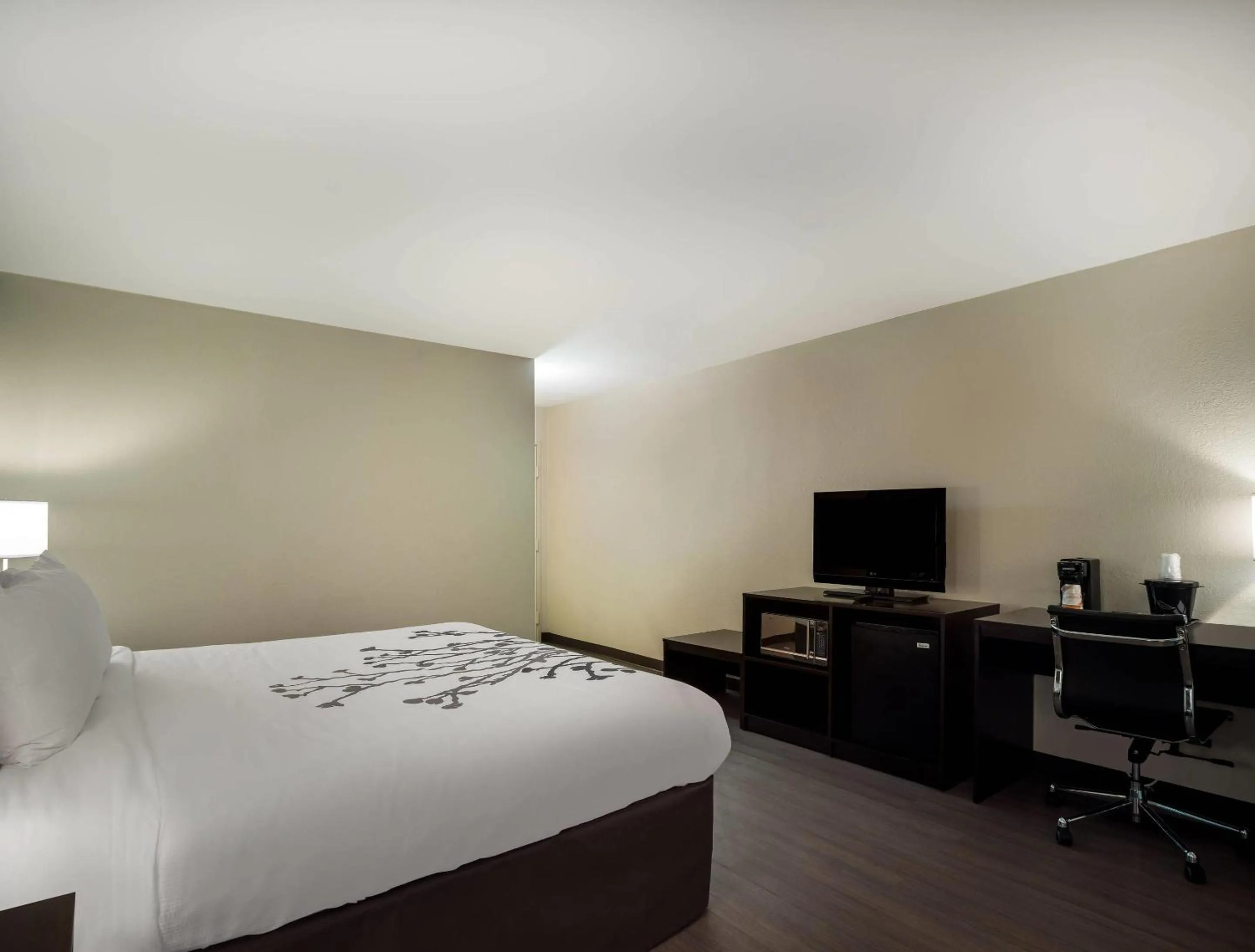 Bedroom, Bed in Sleep Inn Savannah Midtown