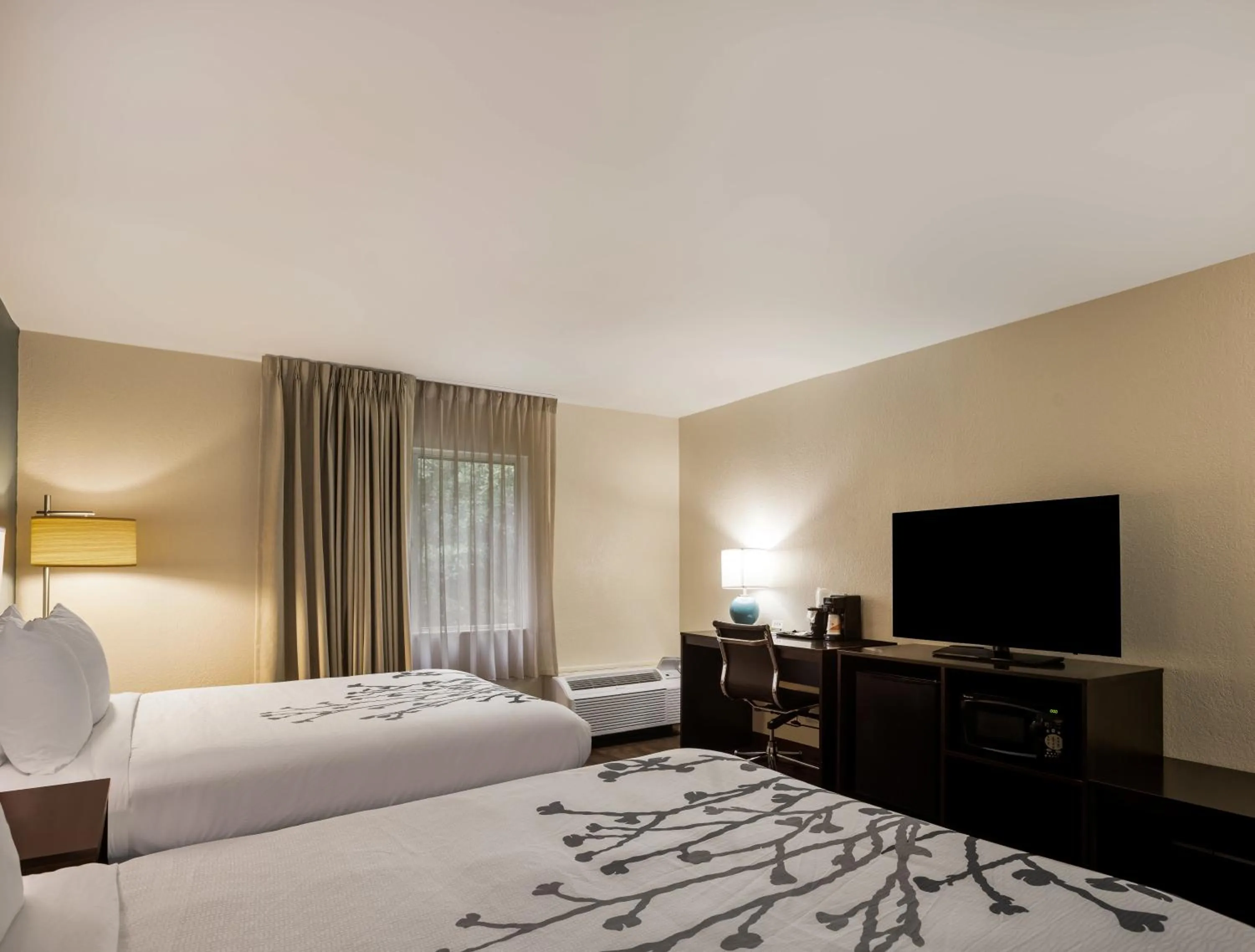 Photo of the whole room, Bed in Sleep Inn Savannah Midtown