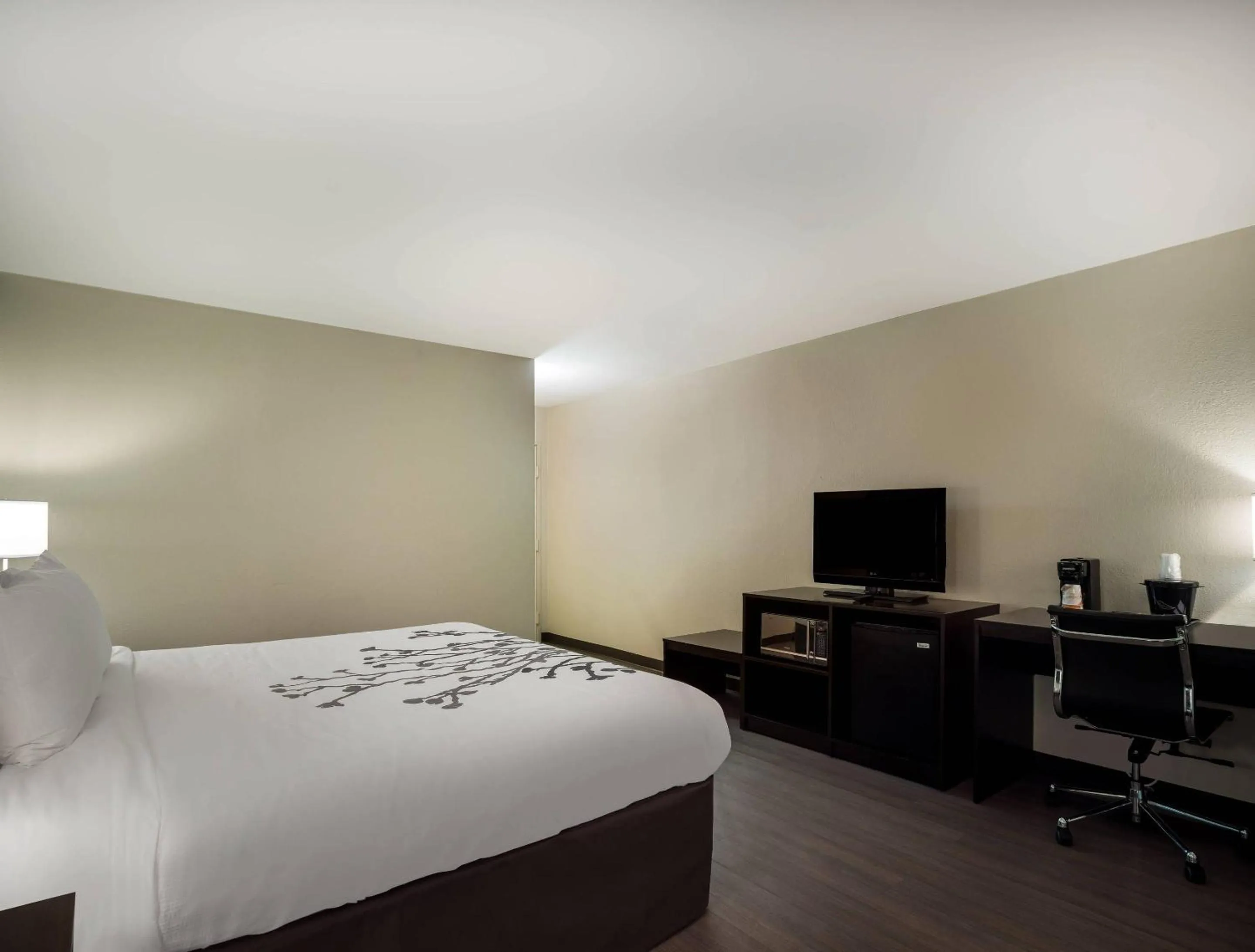 Bedroom, Bed in Sleep Inn Savannah Midtown