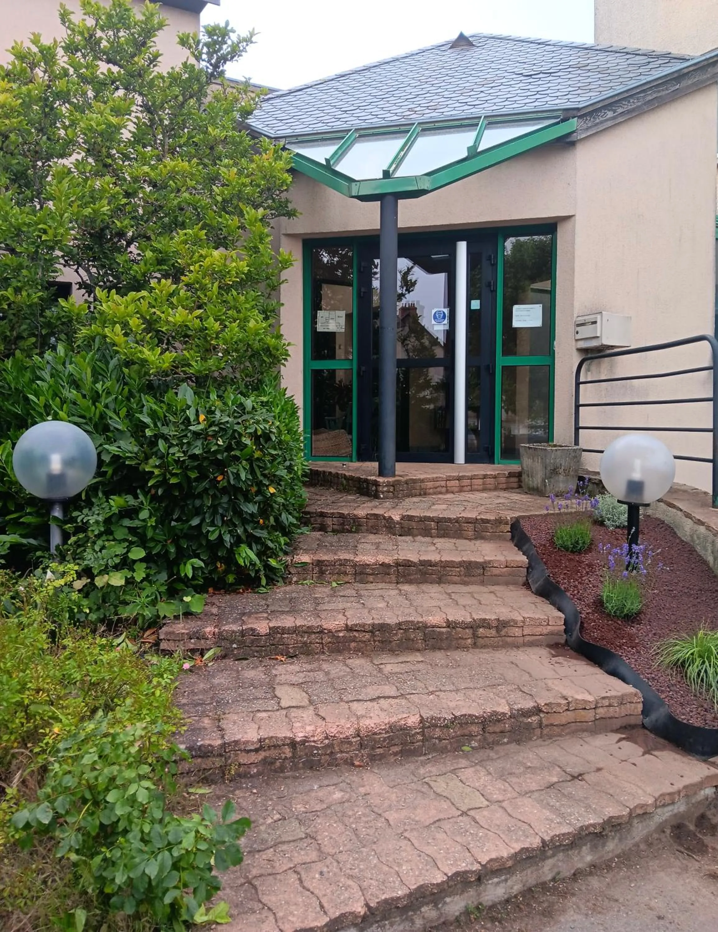 Facade/entrance in Logis Hôtel Restaurant Le Palous