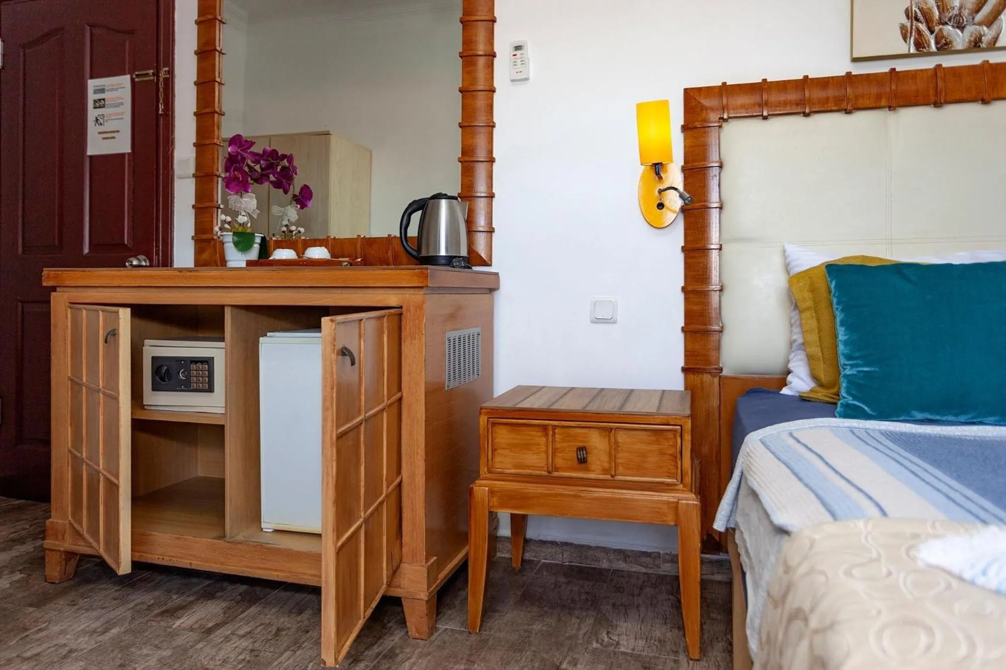 Bedroom, Bed in London Hotel