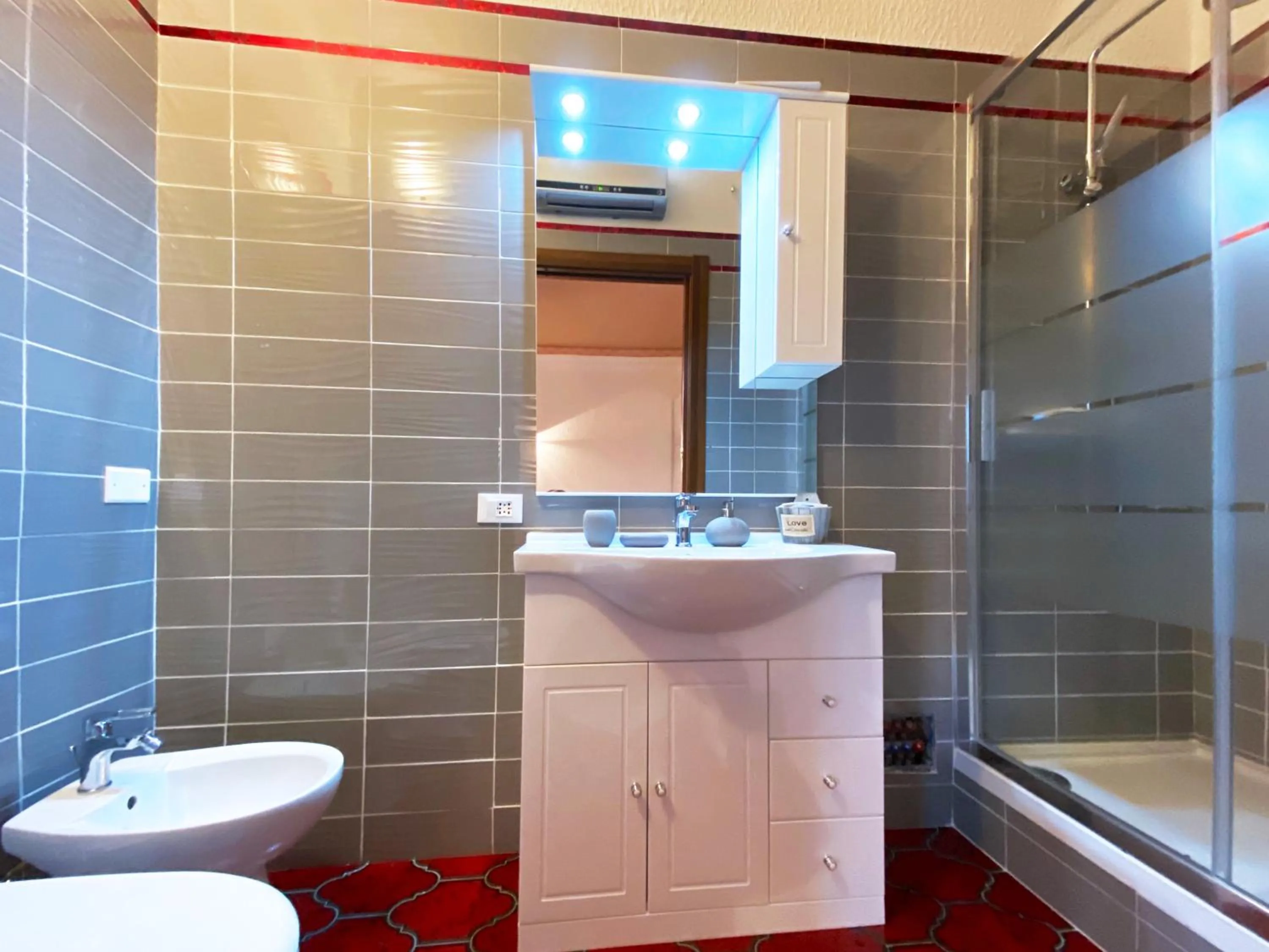 Toilet in VILLA MOLINELLA