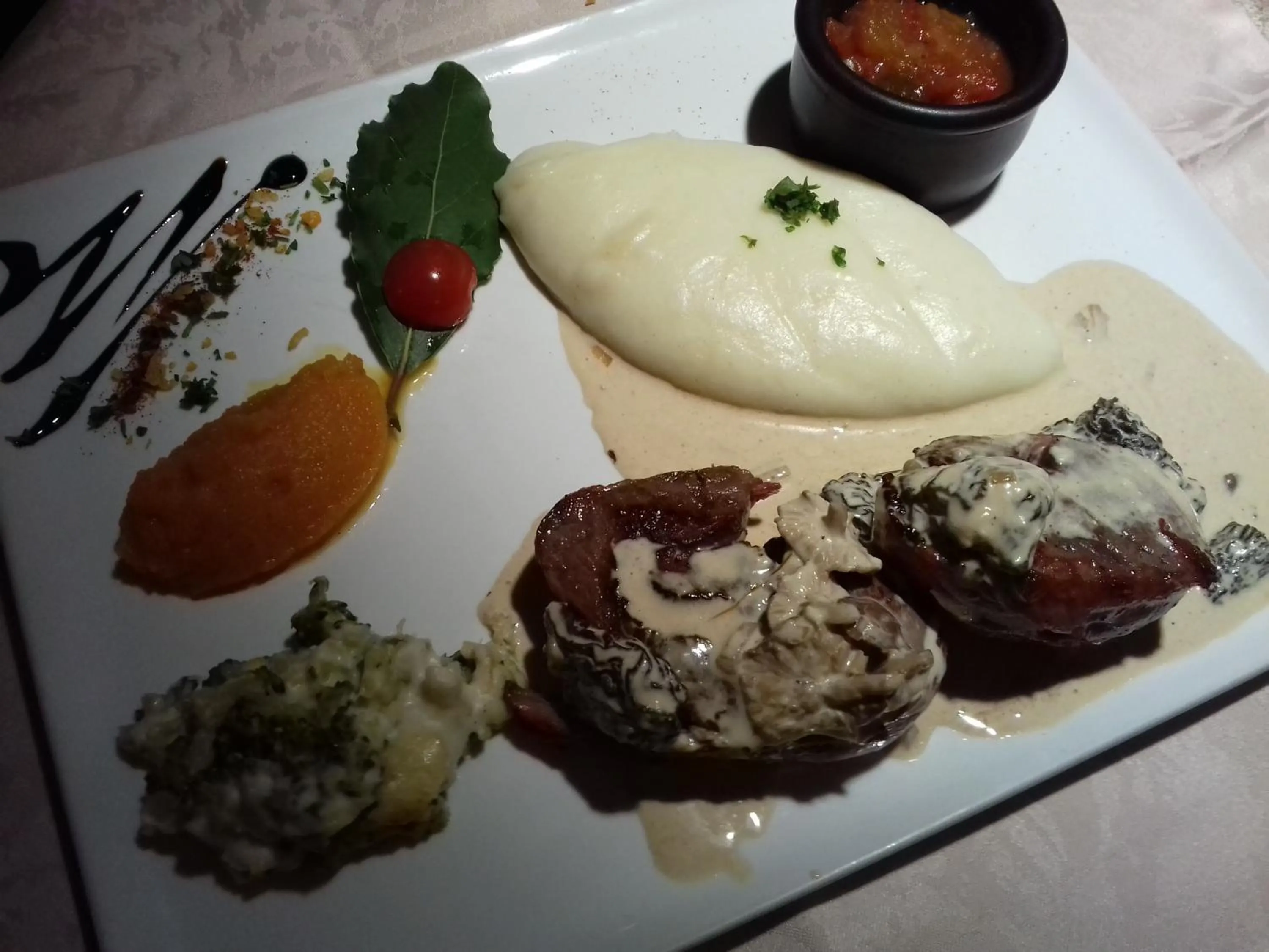 Food and drinks in Logis Hôtel restaurant Auberge de la Cascade