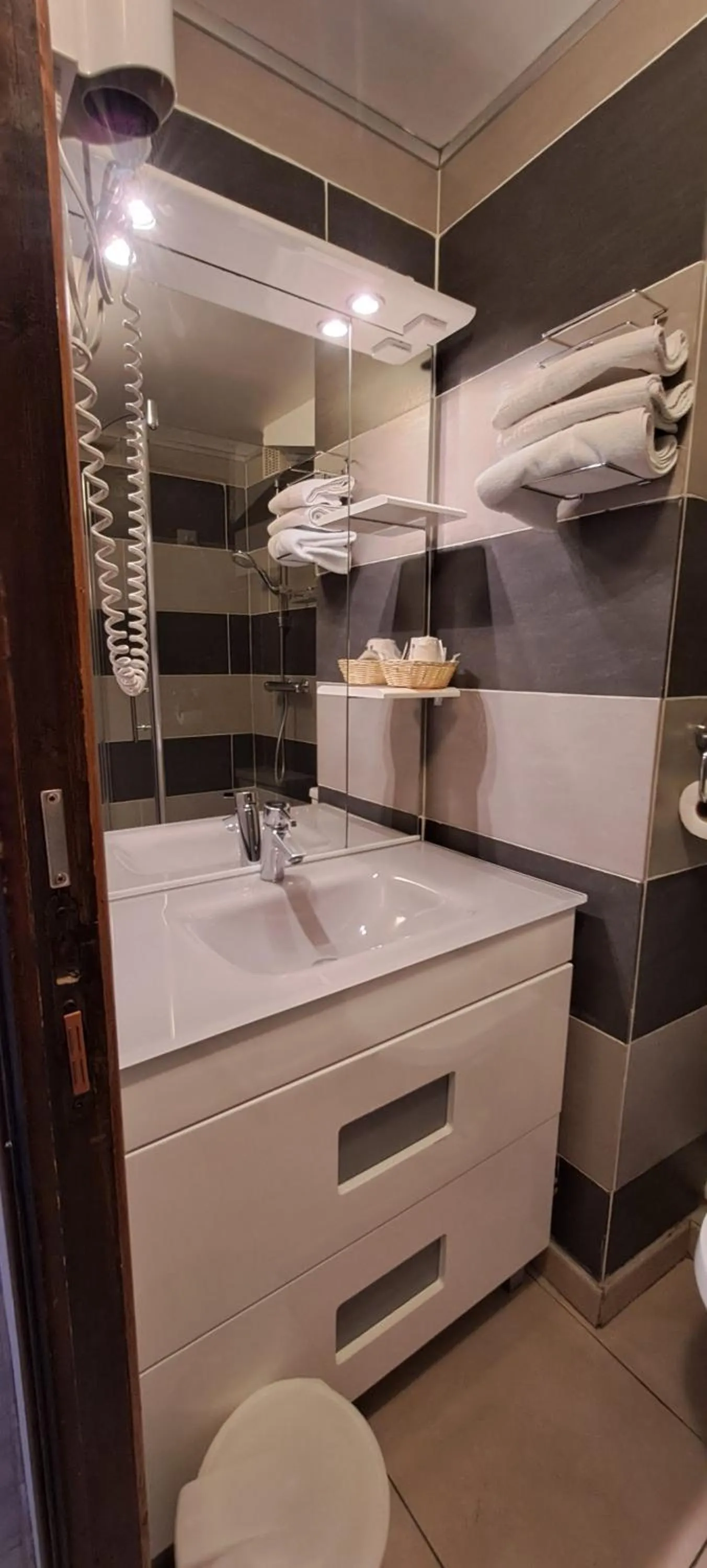 Bathroom in Logis Hôtel restaurant Auberge de la Cascade