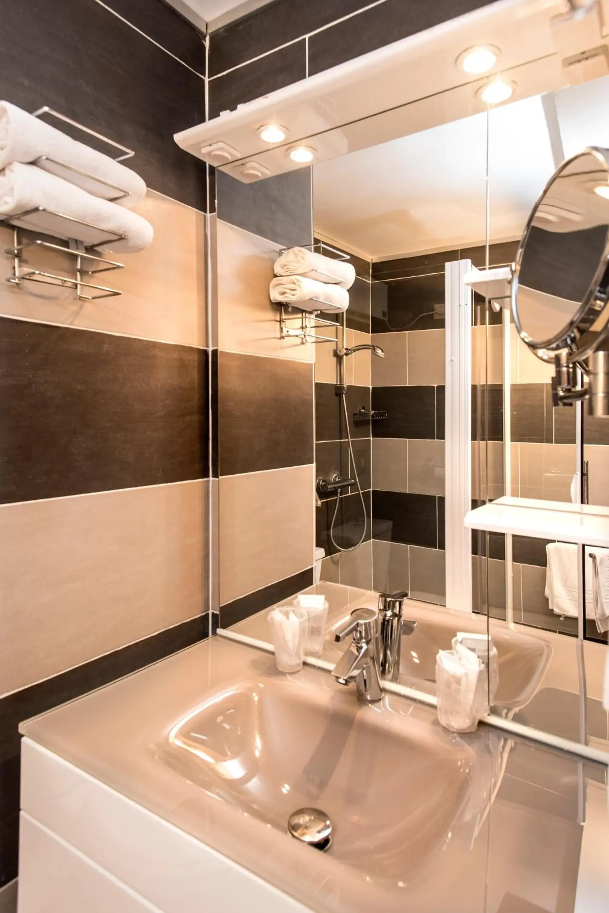 Double Room in Logis Hôtel restaurant Auberge de la Cascade Double Room in Logis Hôtel restaurant Auberge de la Cascade