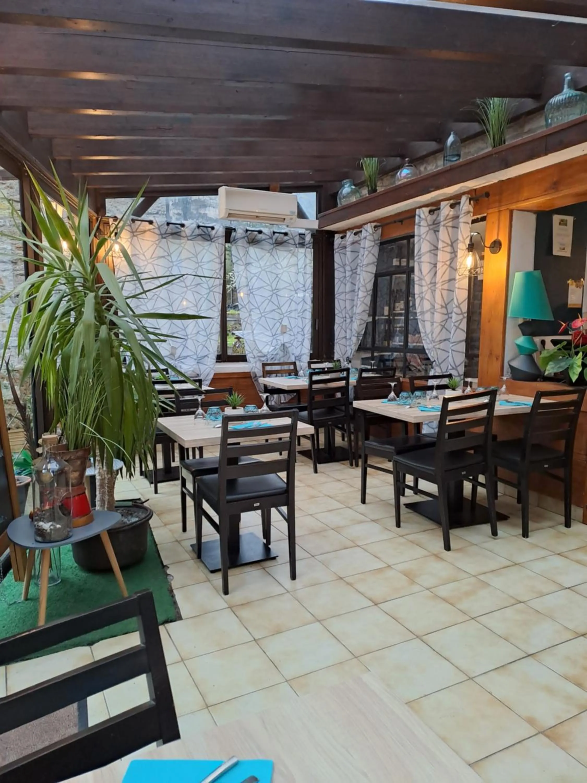 Restaurant/places to eat in Logis Hôtel restaurant Auberge de la Cascade