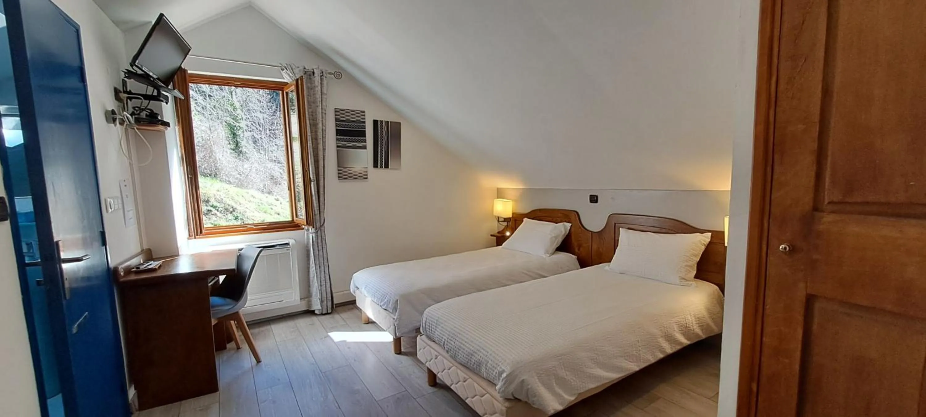 Bedroom, Bed in Logis Hôtel restaurant Auberge de la Cascade