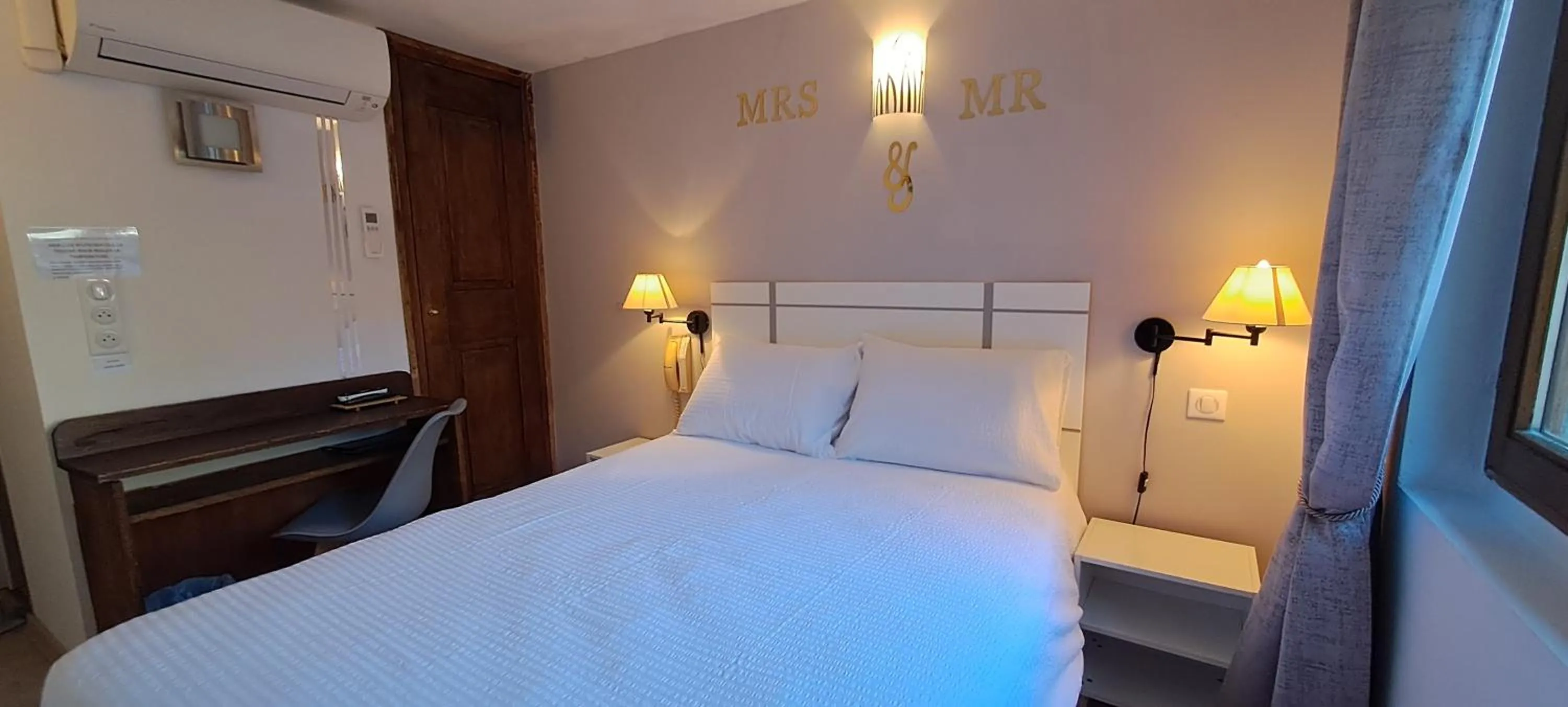 Bedroom, Bed in Logis Hôtel restaurant Auberge de la Cascade