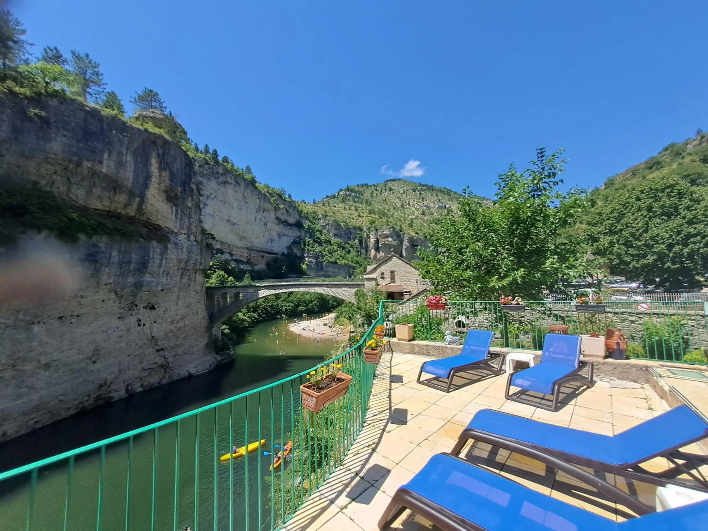 Swimming pool in Logis Hôtel restaurant Auberge de la Cascade
