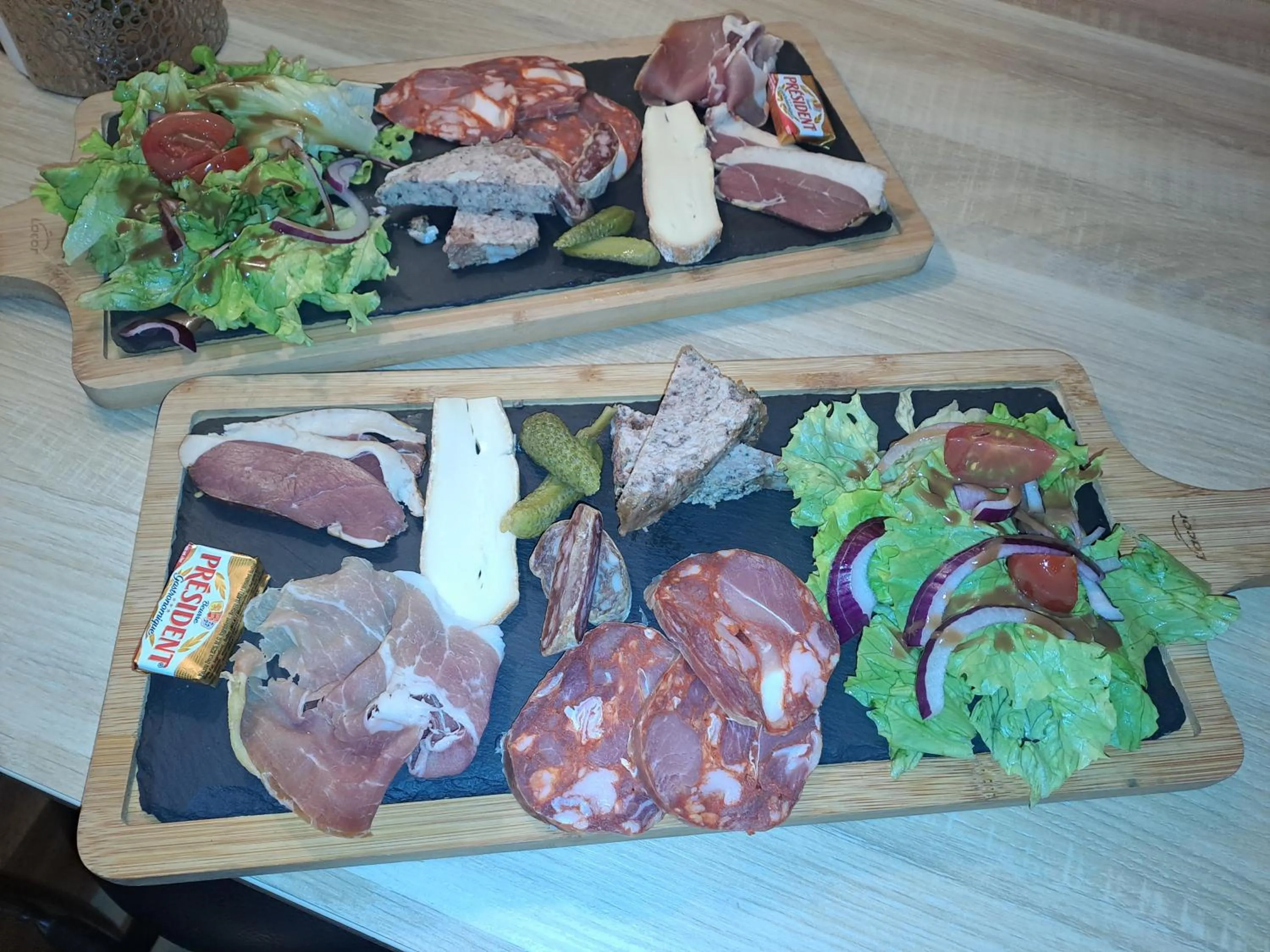 Restaurant/places to eat in Logis Hôtel restaurant Auberge de la Cascade