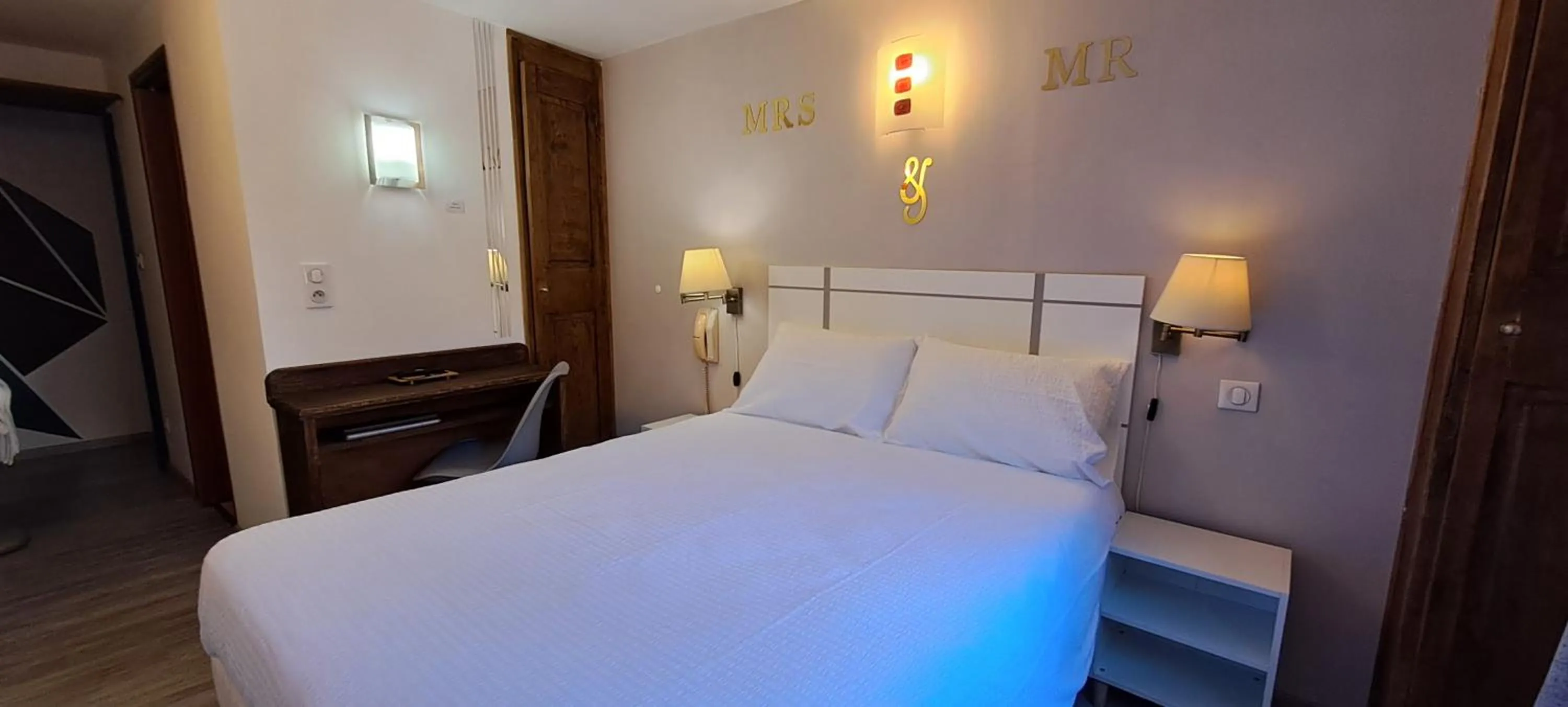 Bedroom, Bed in Logis Hôtel restaurant Auberge de la Cascade