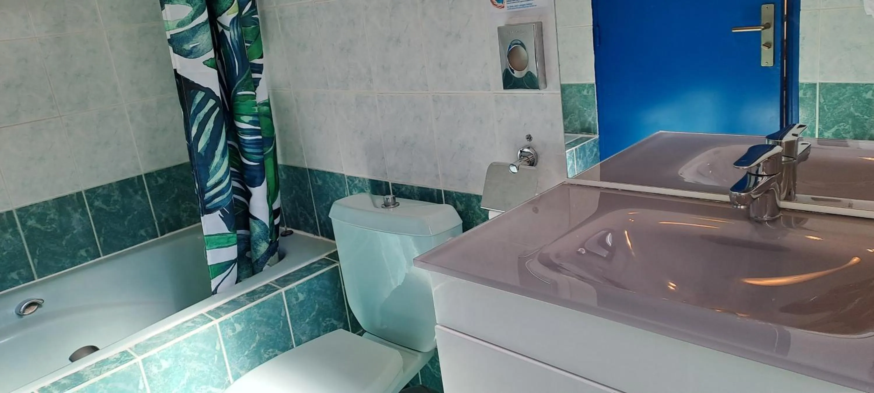 Bathroom in Logis Hôtel restaurant Auberge de la Cascade