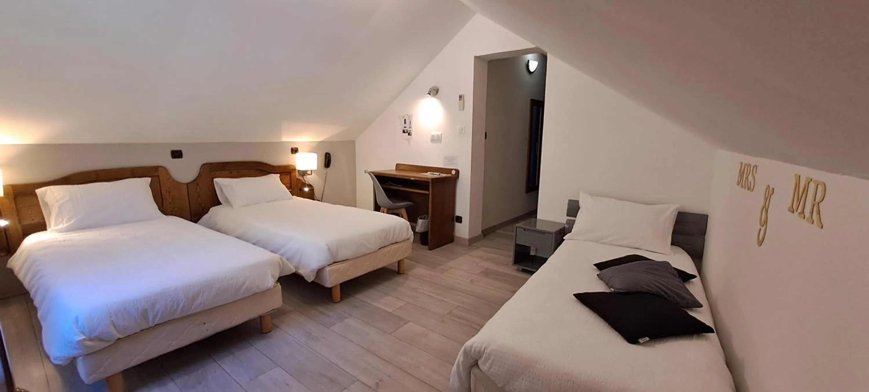 Bedroom, Bed in Logis Hôtel restaurant Auberge de la Cascade