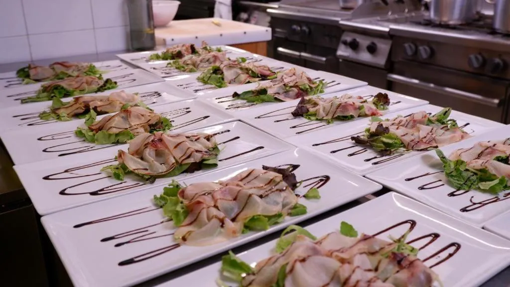 Restaurant/places to eat in Hotel Venezuela