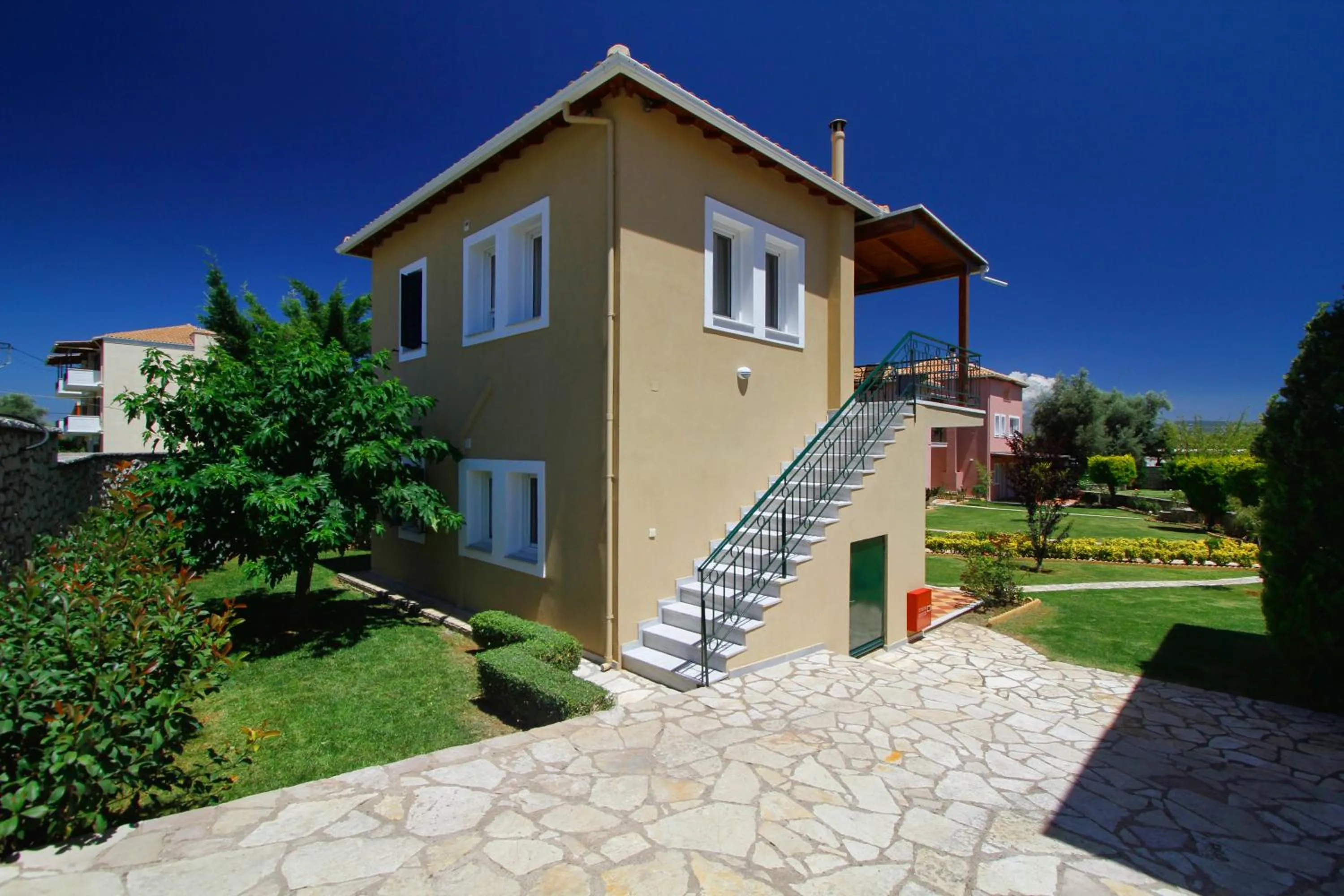 Facade/entrance in Saint Thomas Village