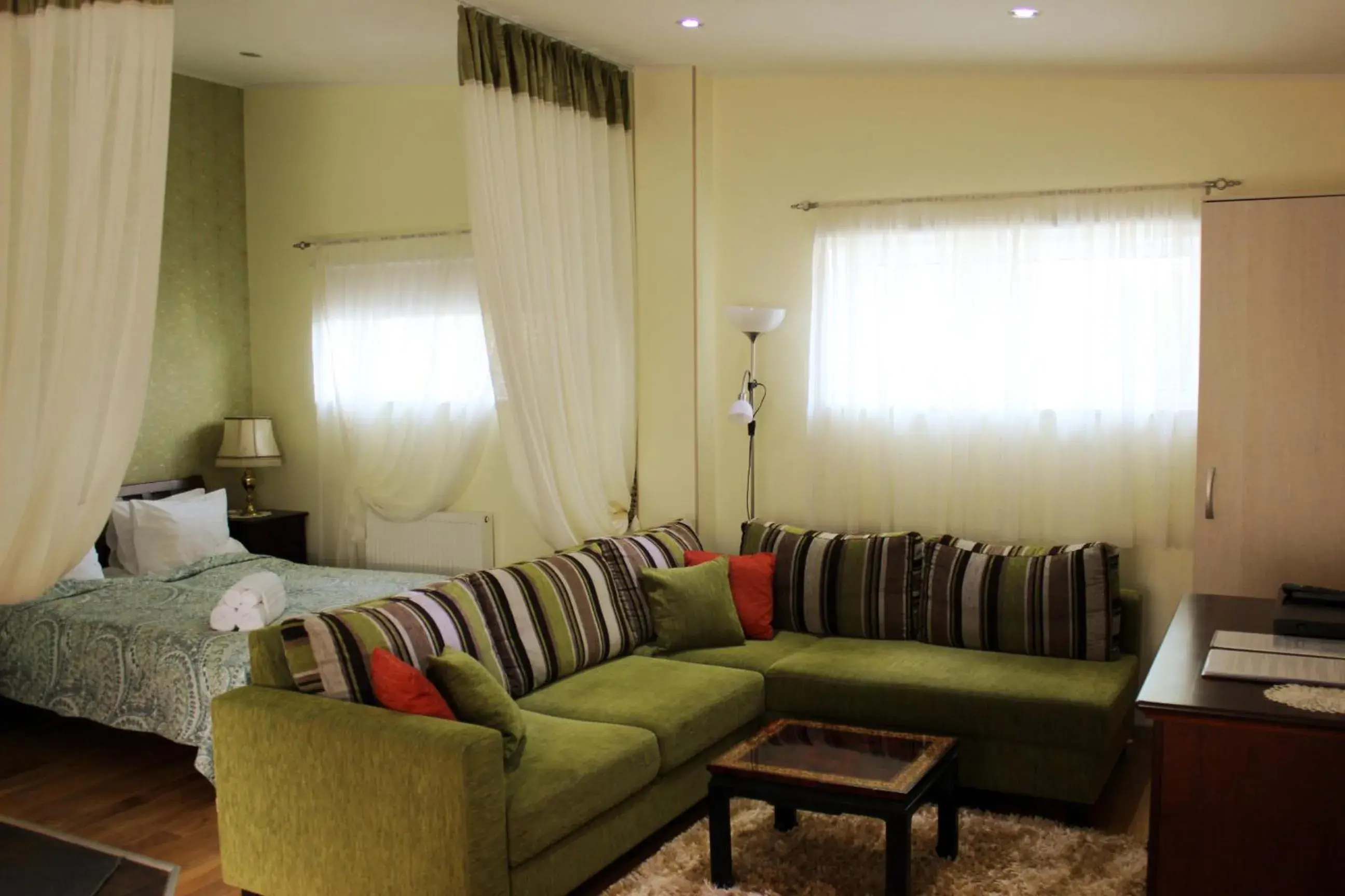 Deluxe Double Room with Bath in Embrace Hotel & Apartments Deluxe Double Room with Bath in Embrace Hotel & Apartments