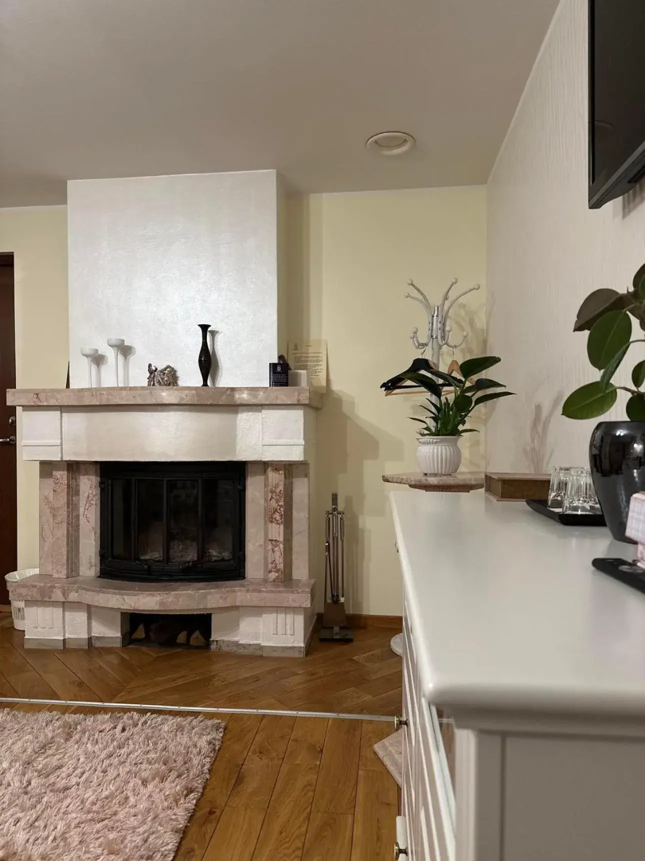 Superior Double Room with Fire Place in Embrace Hotel & Apartments Superior Double Room with Fire Place in Embrace Hotel & Apartments