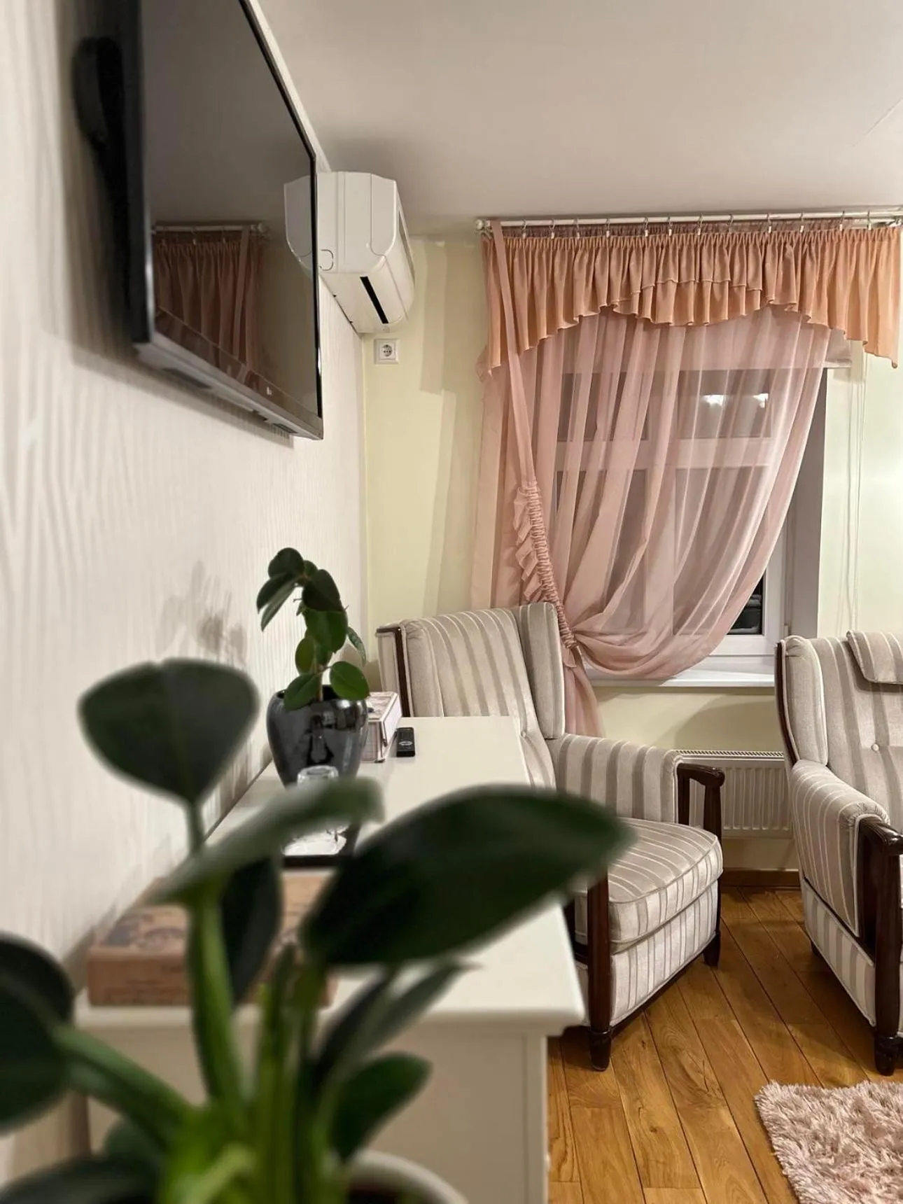 Living room in Embrace Hotel & Apartments