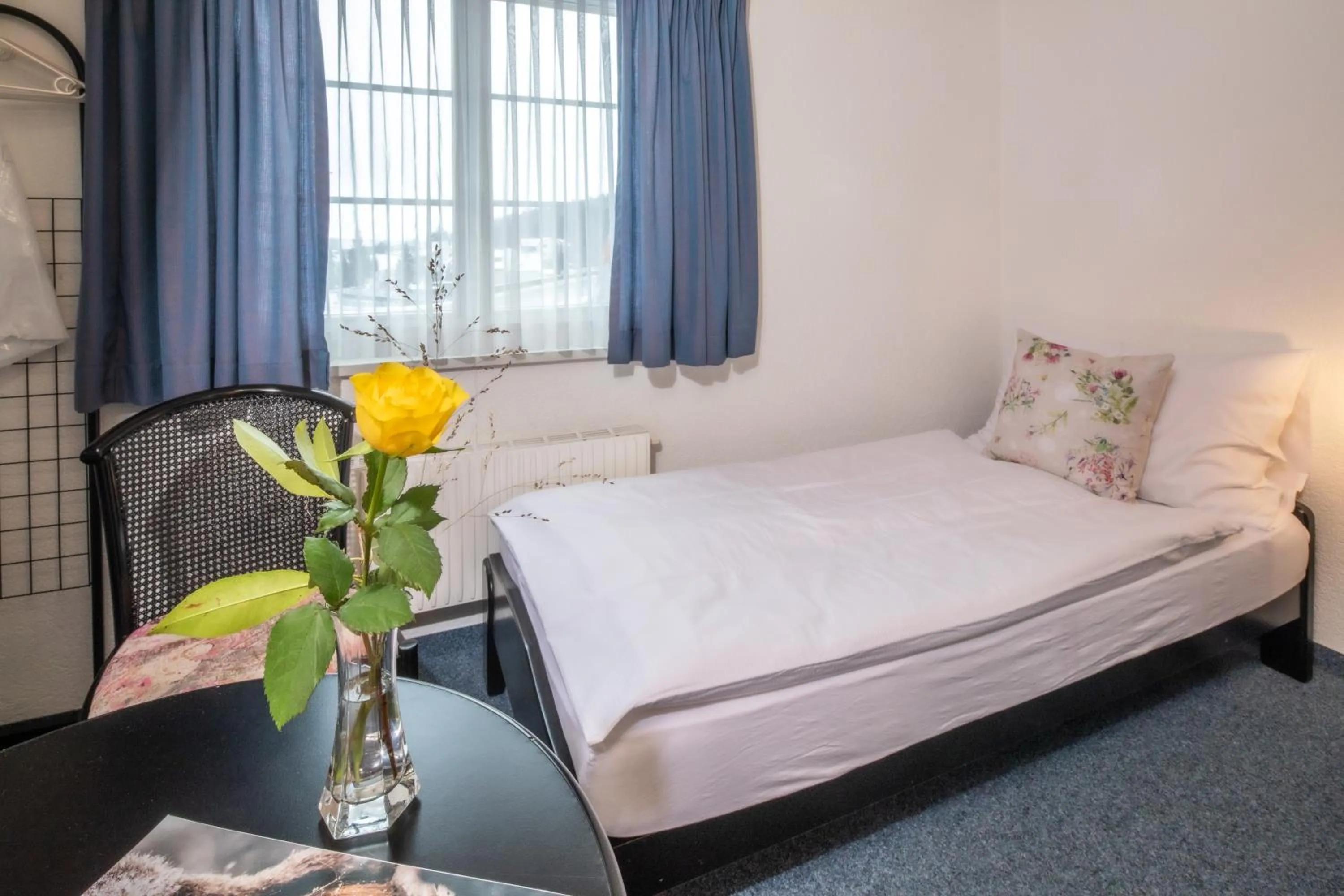 Bed in Gasthof Enge Self Check-In Hotel