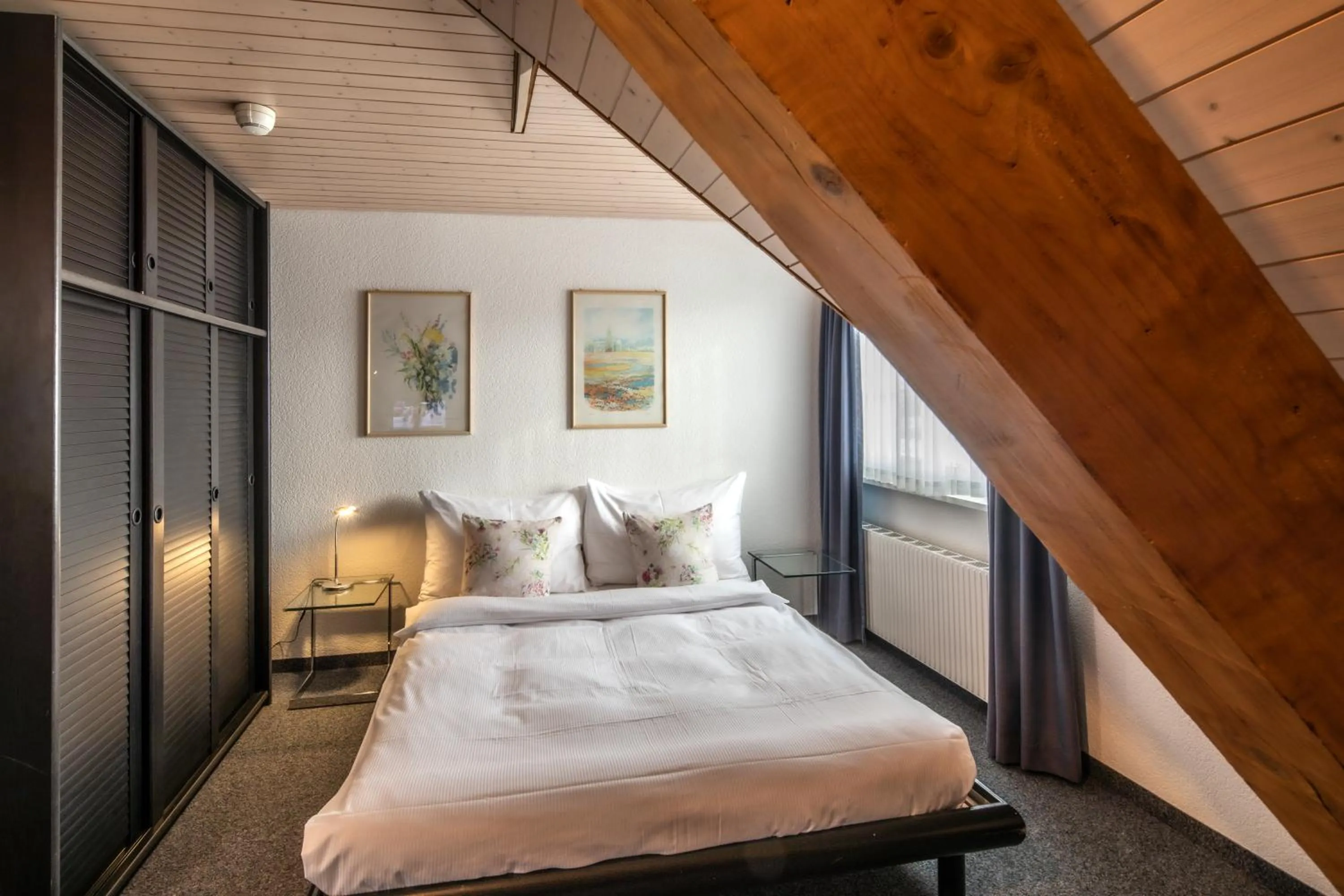 Bed in Gasthof Enge Self Check-In Hotel