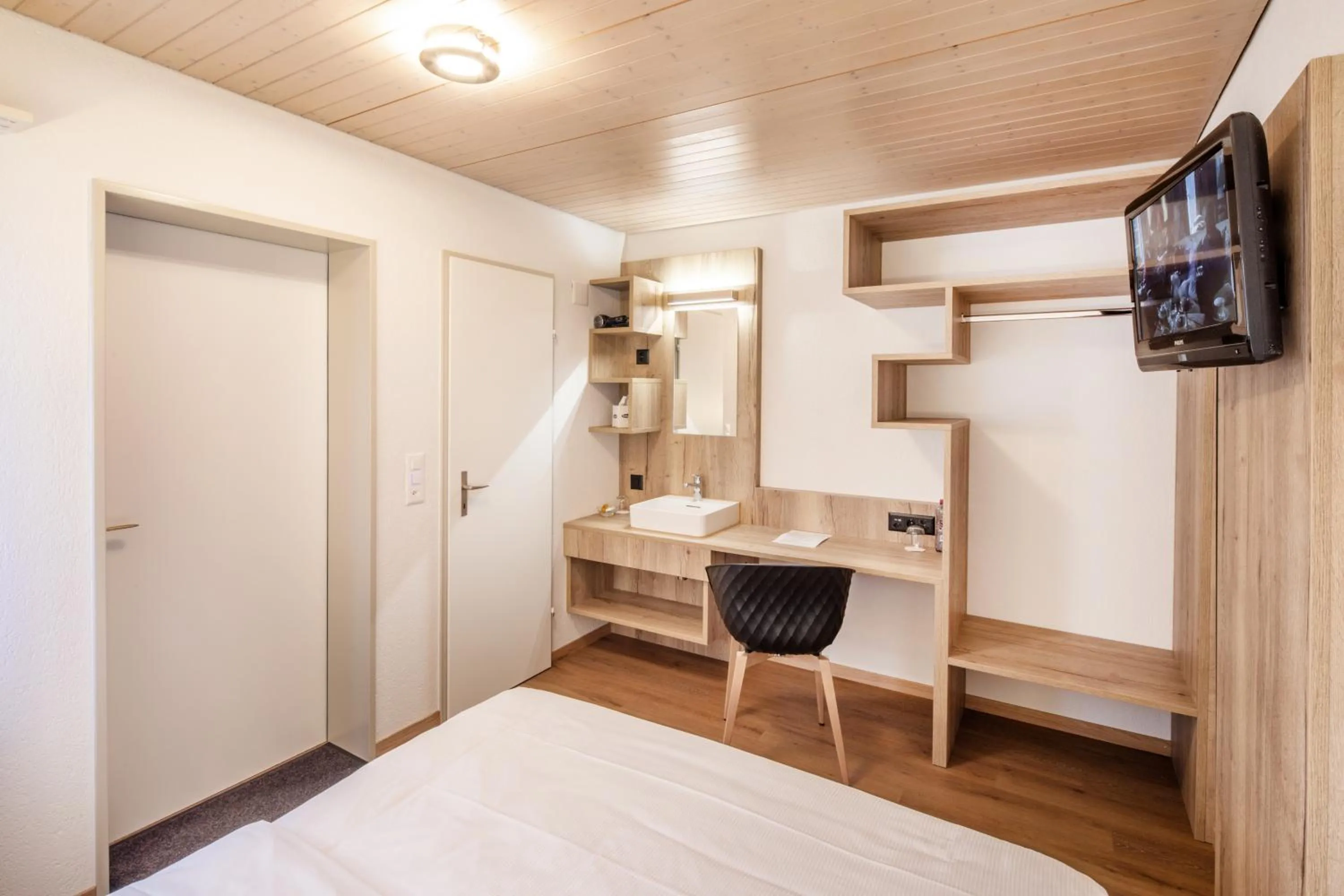 Bed in Gasthof Enge Self Check-In Hotel