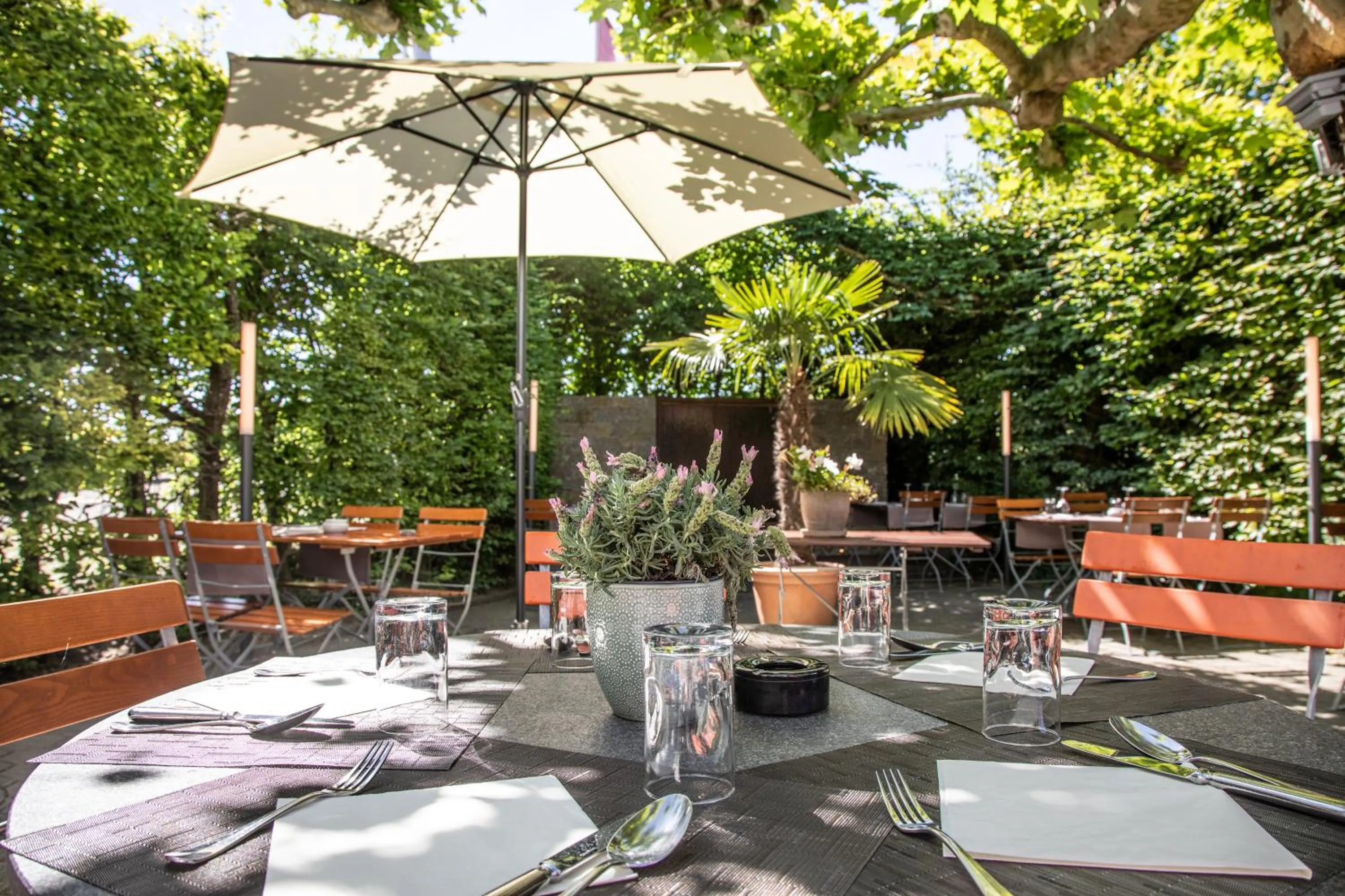 Restaurant/places to eat in Gasthof Enge Self Check-In Hotel