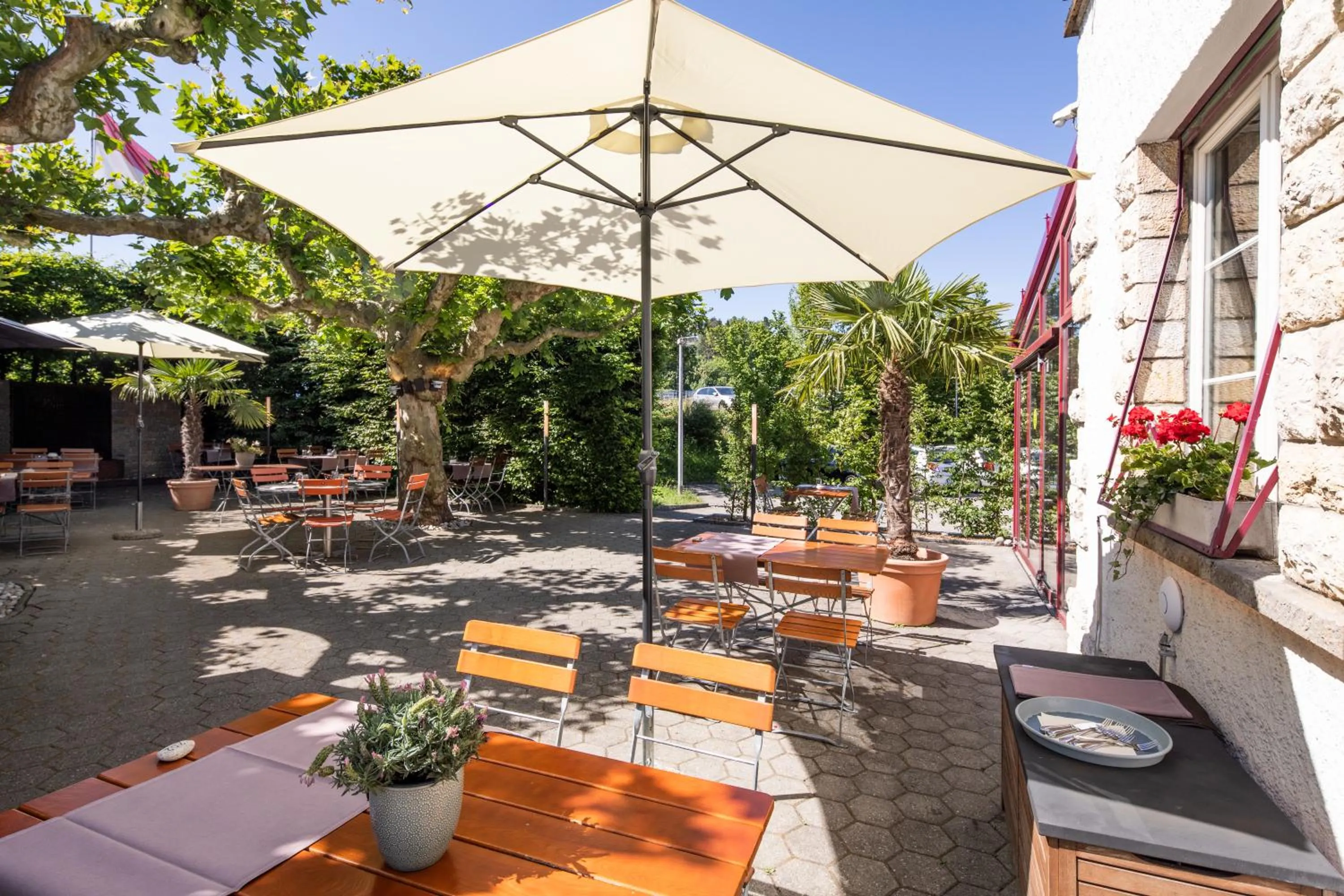 Restaurant/places to eat in Gasthof Enge Self Check-In Hotel