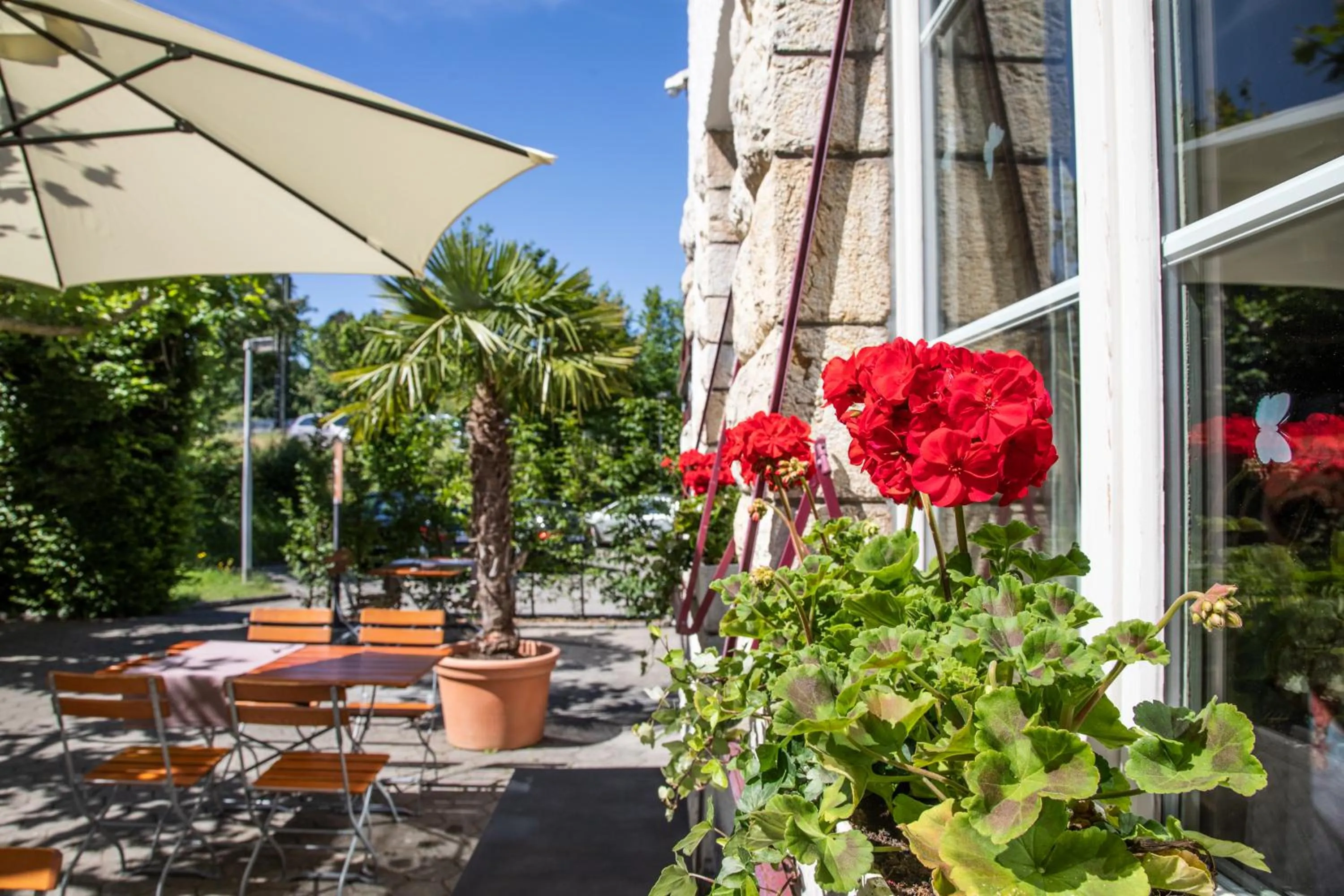 Restaurant/places to eat in Gasthof Enge Self Check-In Hotel