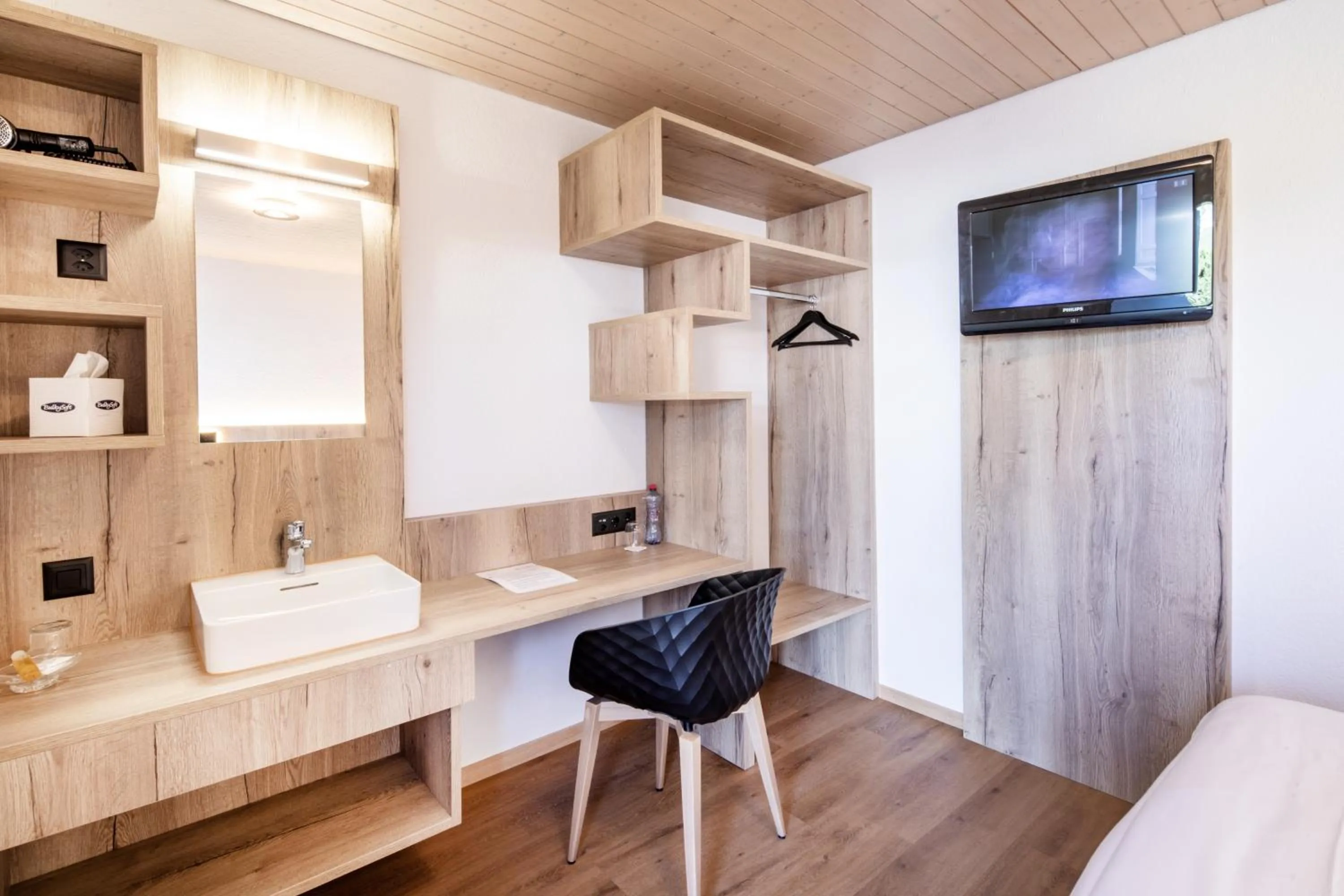 Photo of the whole room in Gasthof Enge Self Check-In Hotel