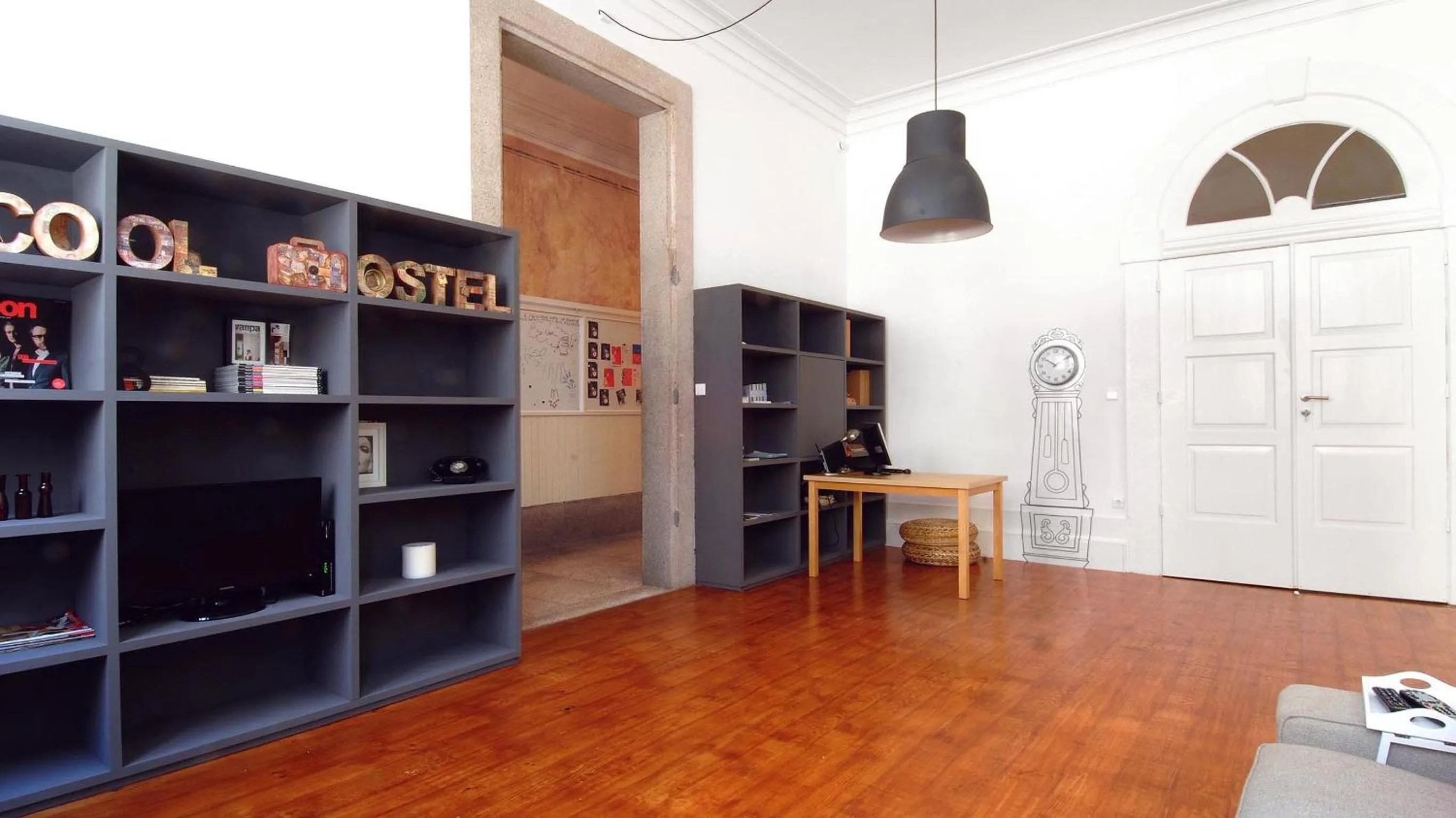 TV and multimedia in So Cool Hostel Porto