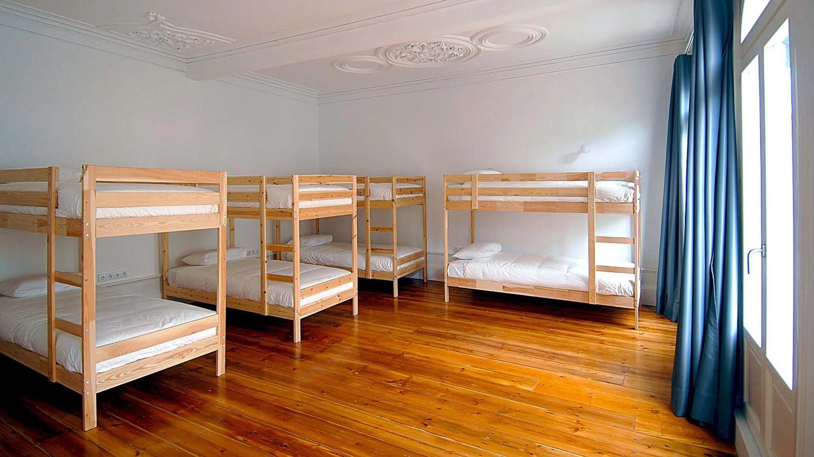 Balcony/Terrace, Bed in So Cool Hostel Porto