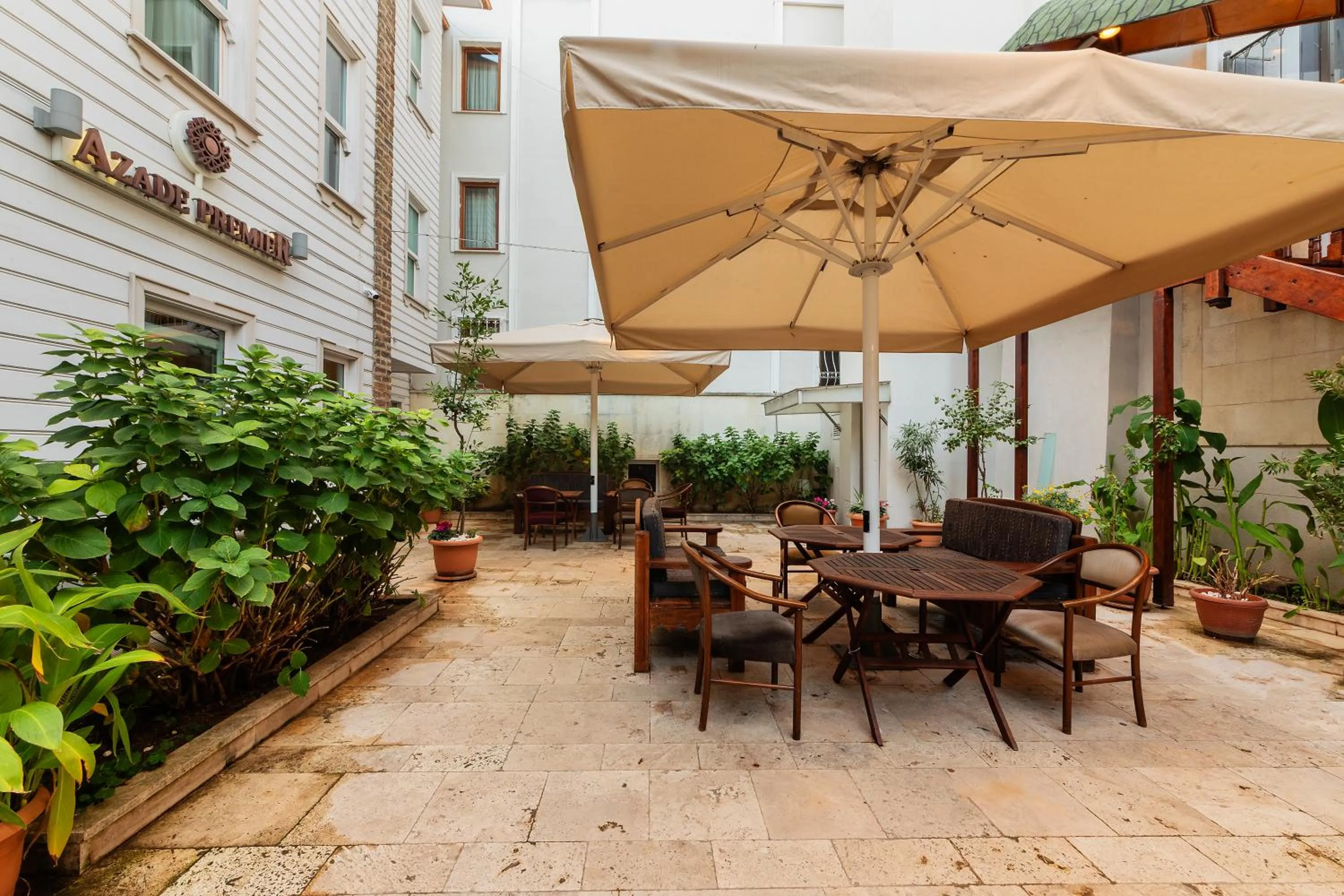 Garden in Azade Premier Hotel