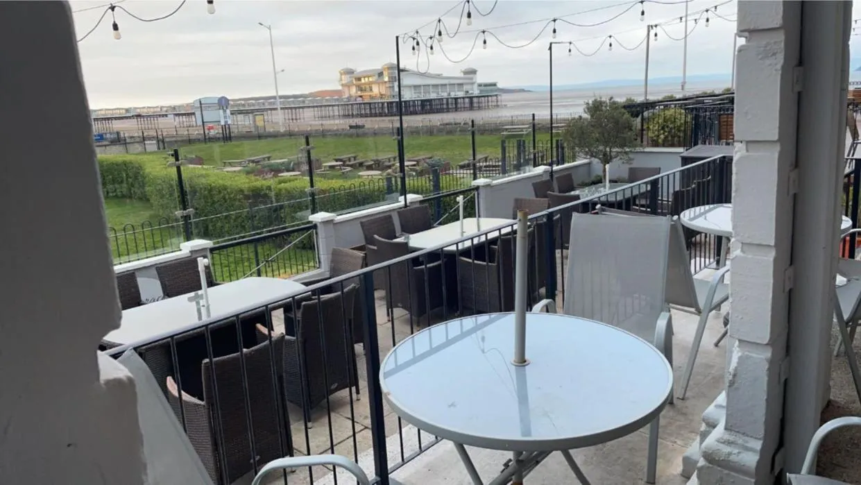 Patio in Royal Grosvenor Hotel