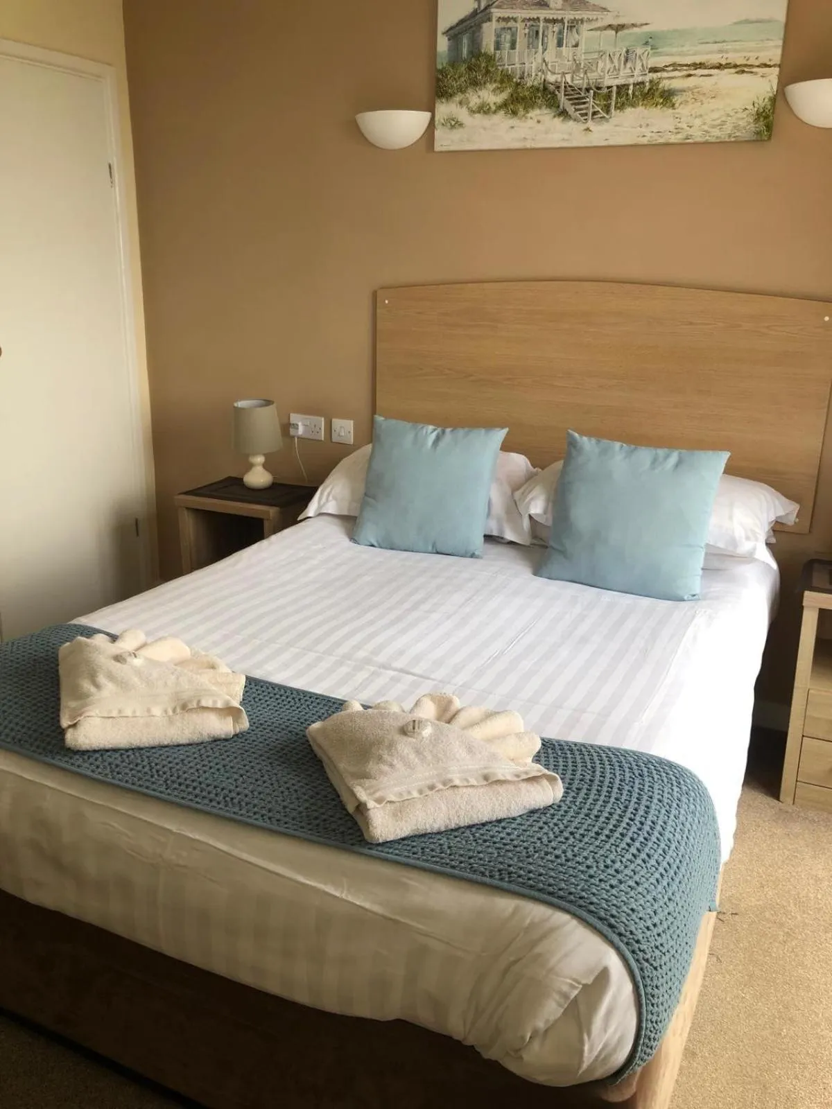 Bed in Royal Grosvenor Hotel